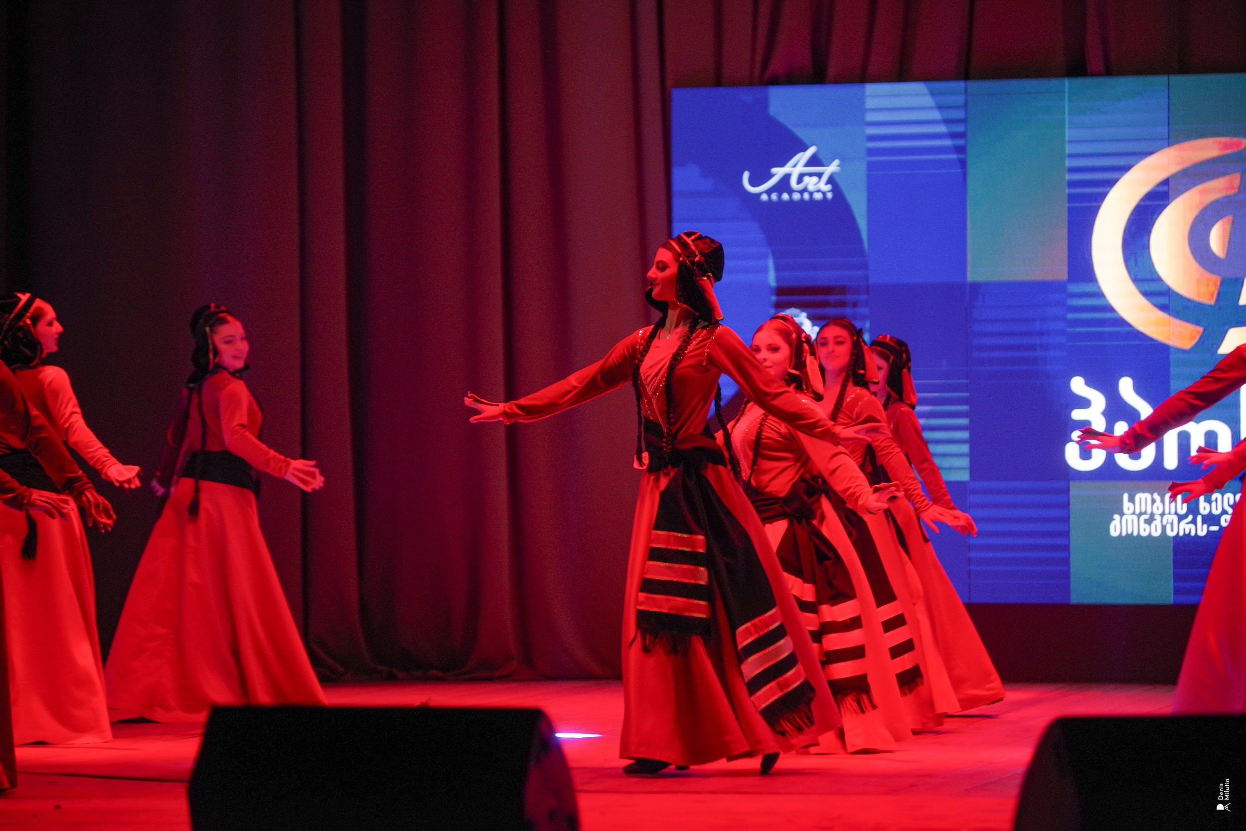 Танцы в Хоби. Портретный фотограф Денис Милютин