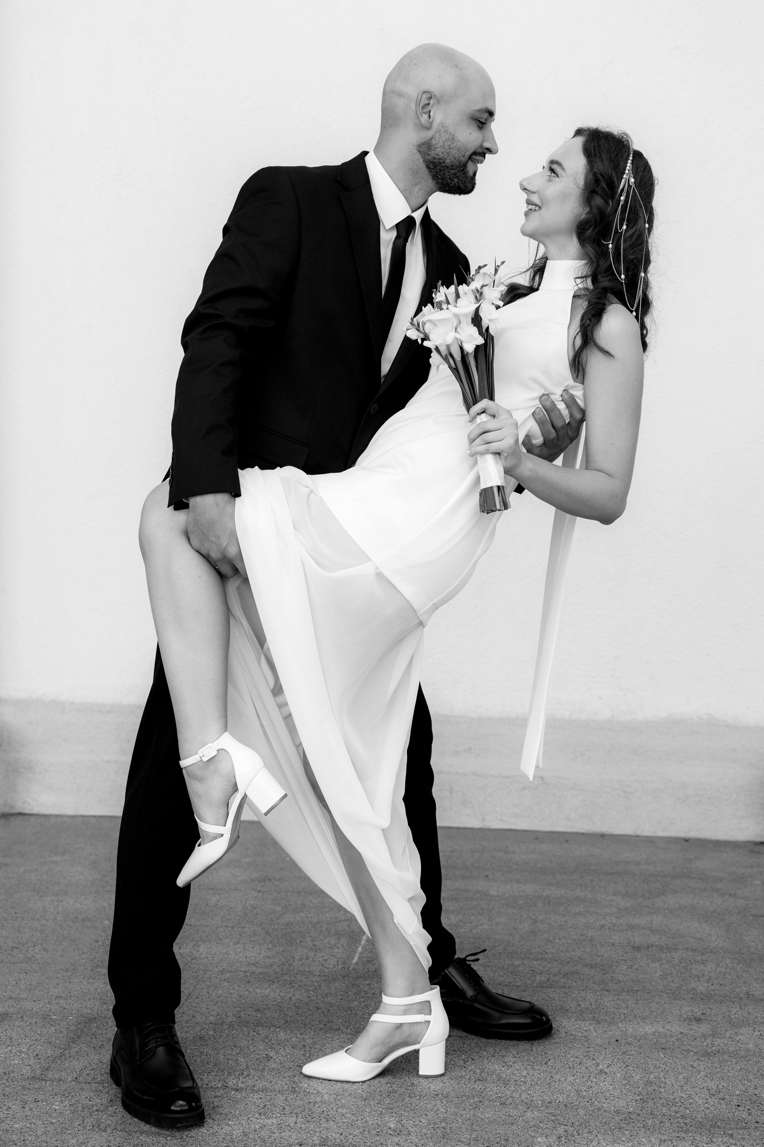 Любовь на фоне старого аэропорта. Ваш семейный фотограф в Минске — Вика Трегубова