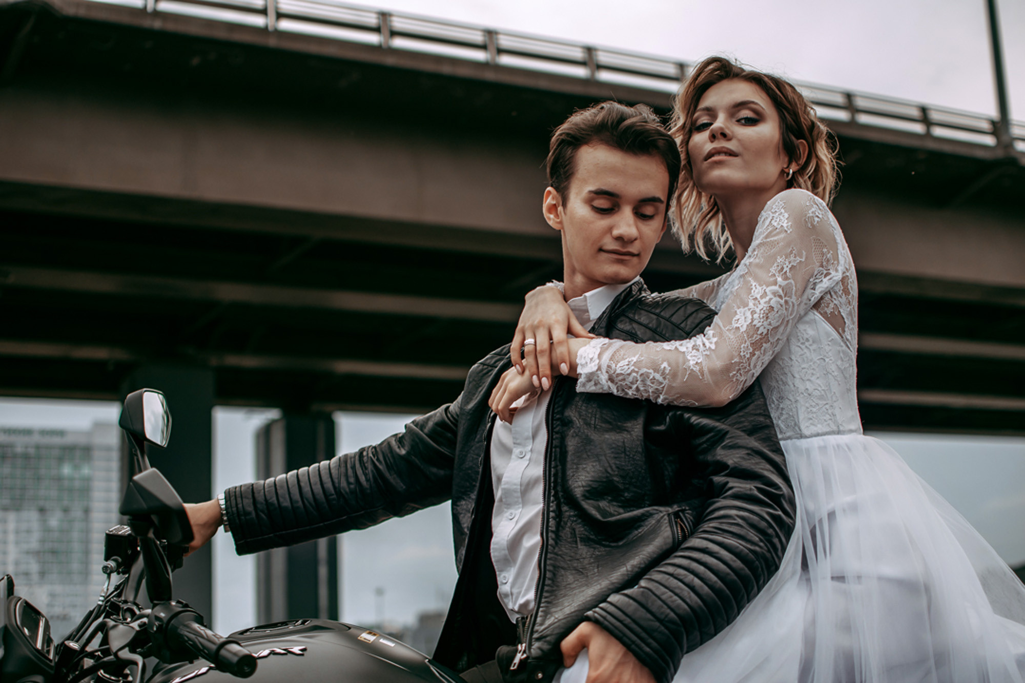 Свадебная фотосессия на мотоцикле. Фотограф в Красноярске / Дивногорске. Файзулина Анастасия