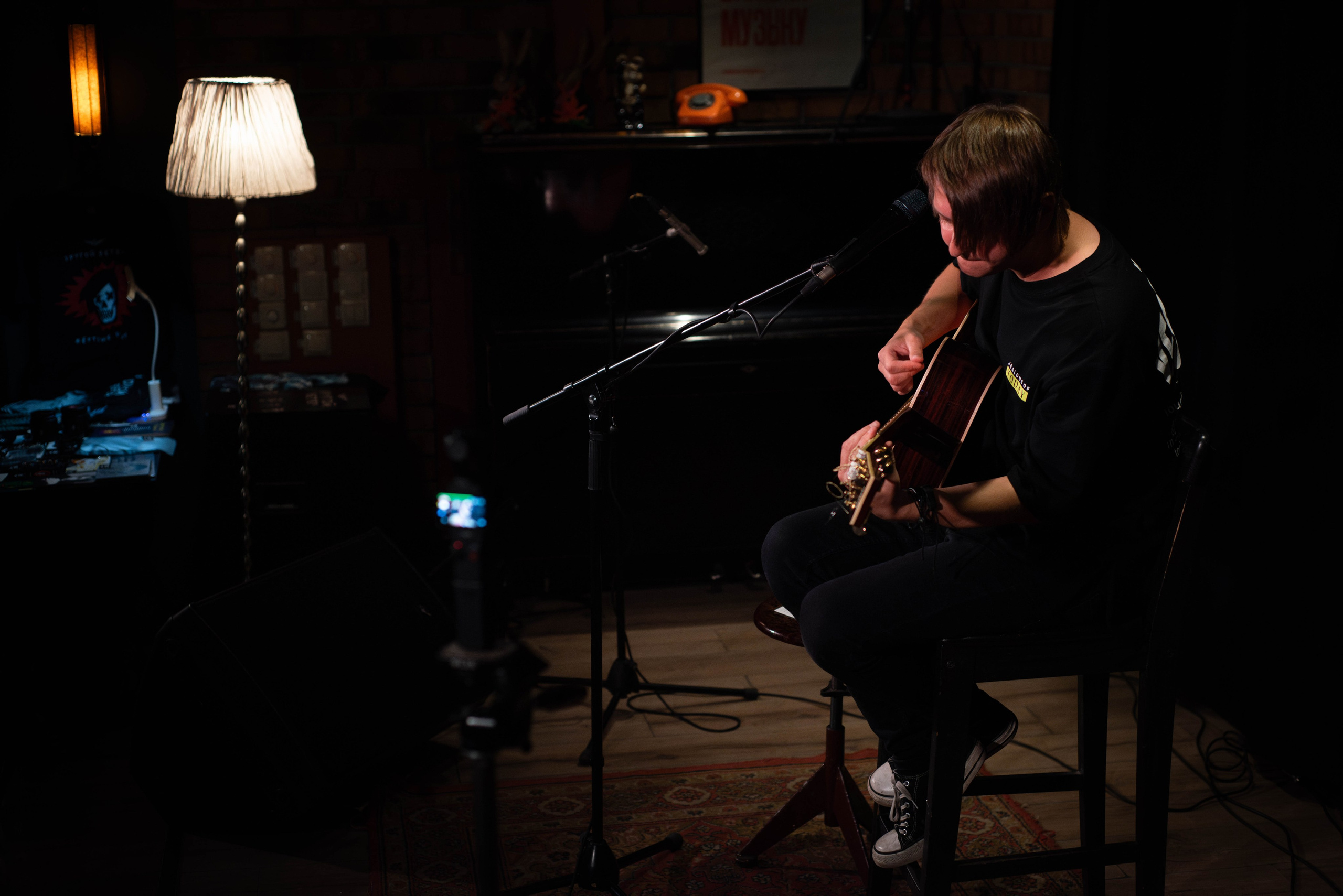 Лёва Сазонов (1 августа 2024 года, Москва, арт-кафе Пушкарёв). Фотограф Светлана Блинова, Москва и Московская область