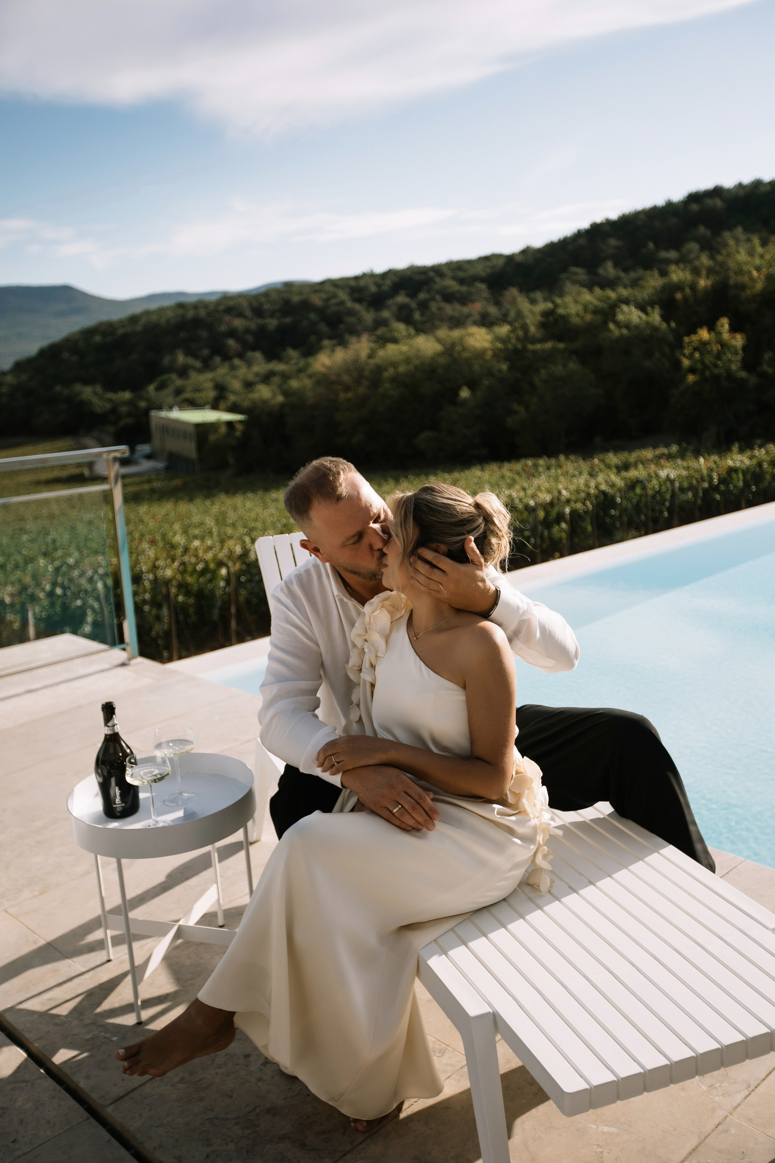 Александр и Гузель. Свадьба для двоих. Винодельня AYA. Фотограф Анна Лейман. Севастополь