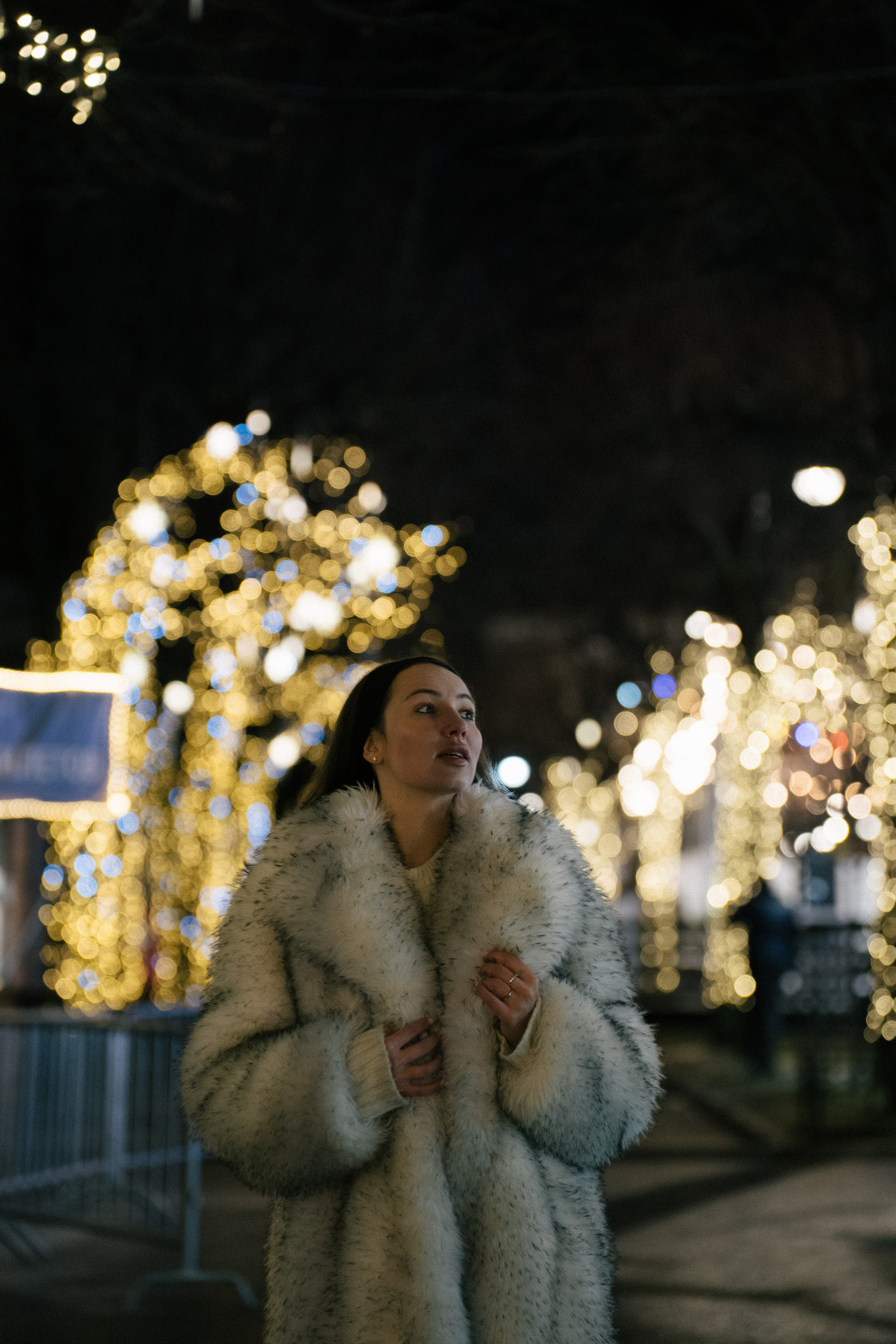 ПРОГУЛКА НА МАНЕЖНОЙ ПЛОЩАДИ ДЛЯ ДЕВУШКИ ПЕРЕД НОВЫМ ГОДОМ (НОВОГОДНЯЯ ФОТОСЕССИИЯ НА МАНЕЖНОЙ ПЛОЩАДИ). Профессиональный фотограф, Санкт-Петербург — Виктория Богомолова