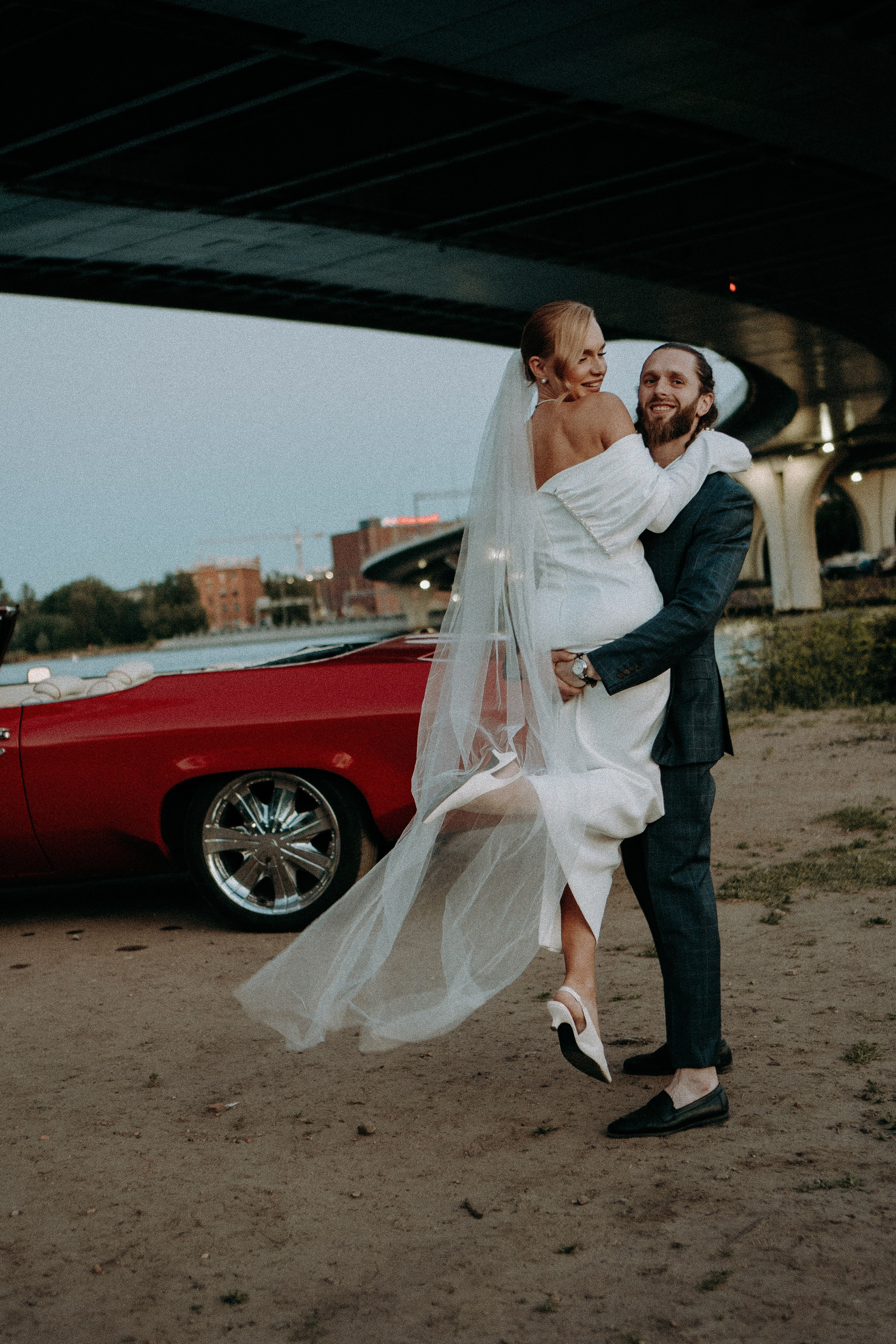 СВАДЕБНАЯ СЬЕМКА ВОЗЛЕ МСОТА БЕТАНКУРА НА КАБРИОЛЕТЕ. Профессиональный фотограф, Санкт-Петербург — Виктория Богомолова