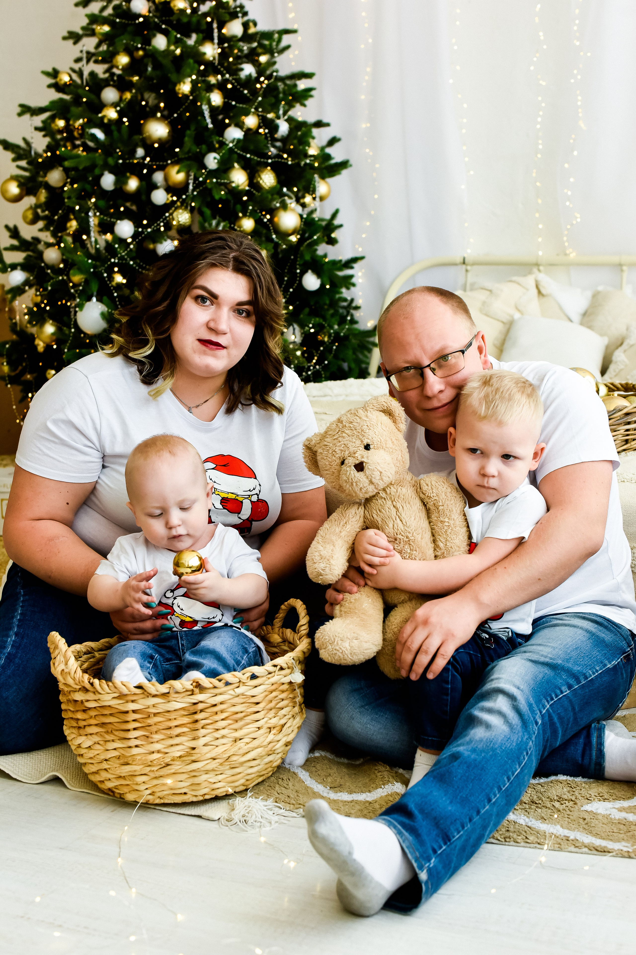 Новогодняя фотосессия для семьи Натальи И Дениса с сыновьями