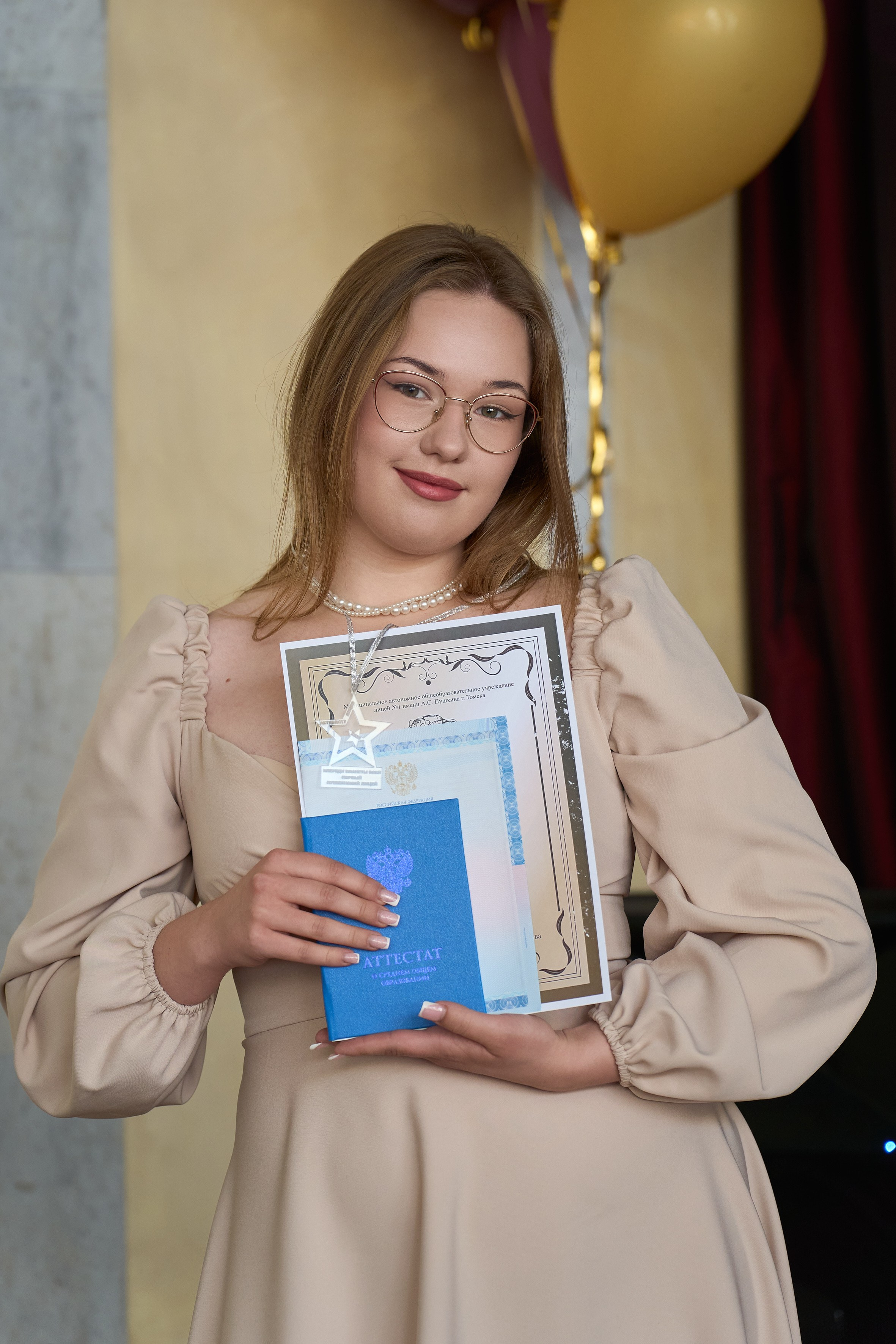 Вручение аттестатов 11 класс. Репортажный и портретный фотограф в Томске Ларионов Артём