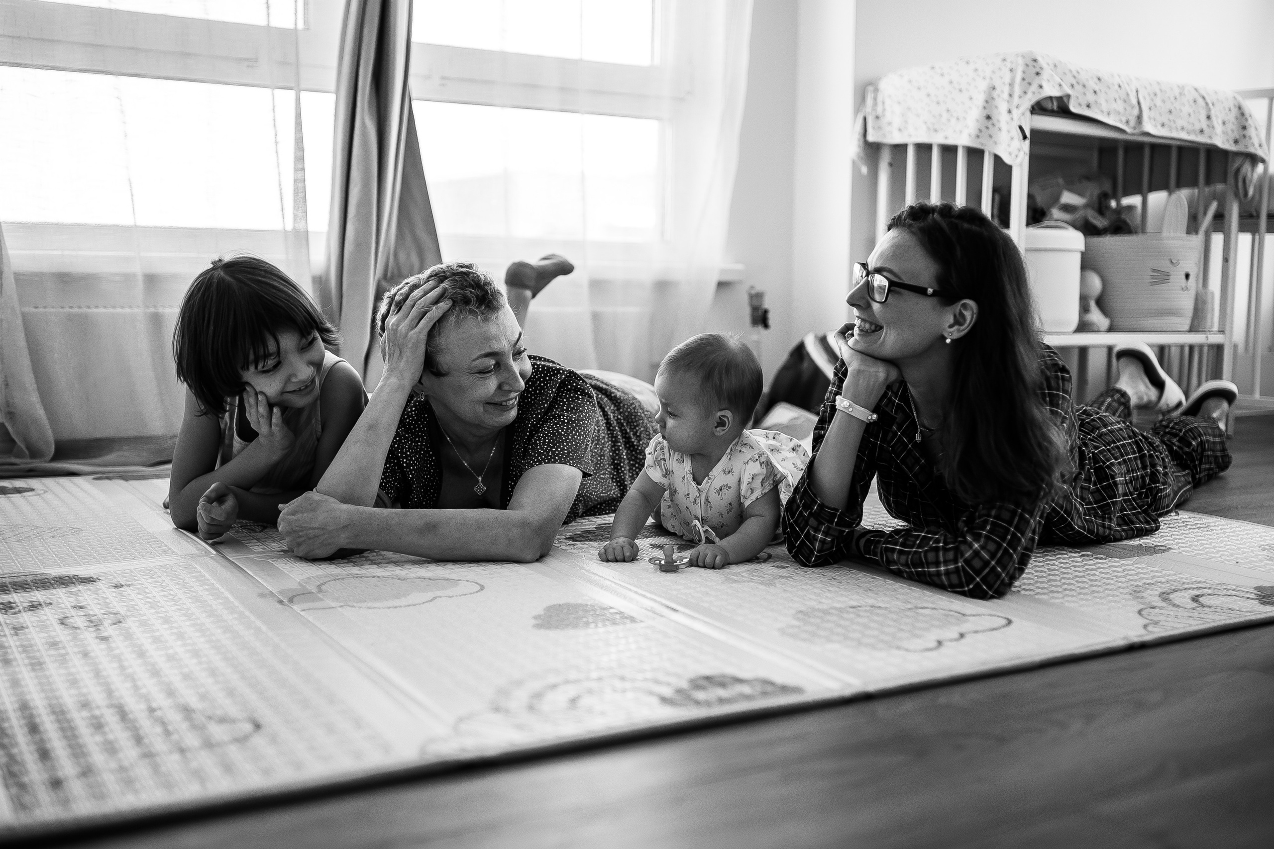 Бабушка Ира, Александр, Анастасия, Анна и Ева. Елена Семейный фотограф Санкт-Петербург