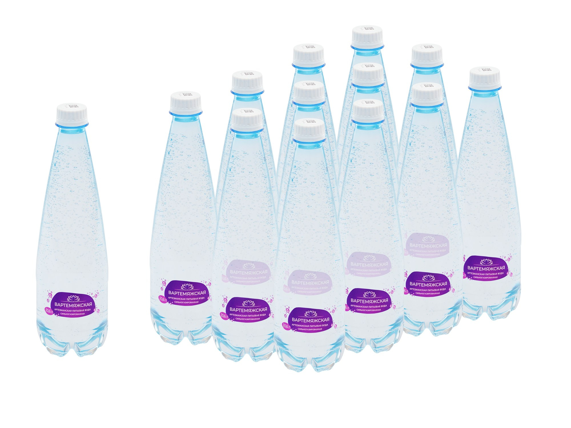 Бутылочки воды на белом фоне