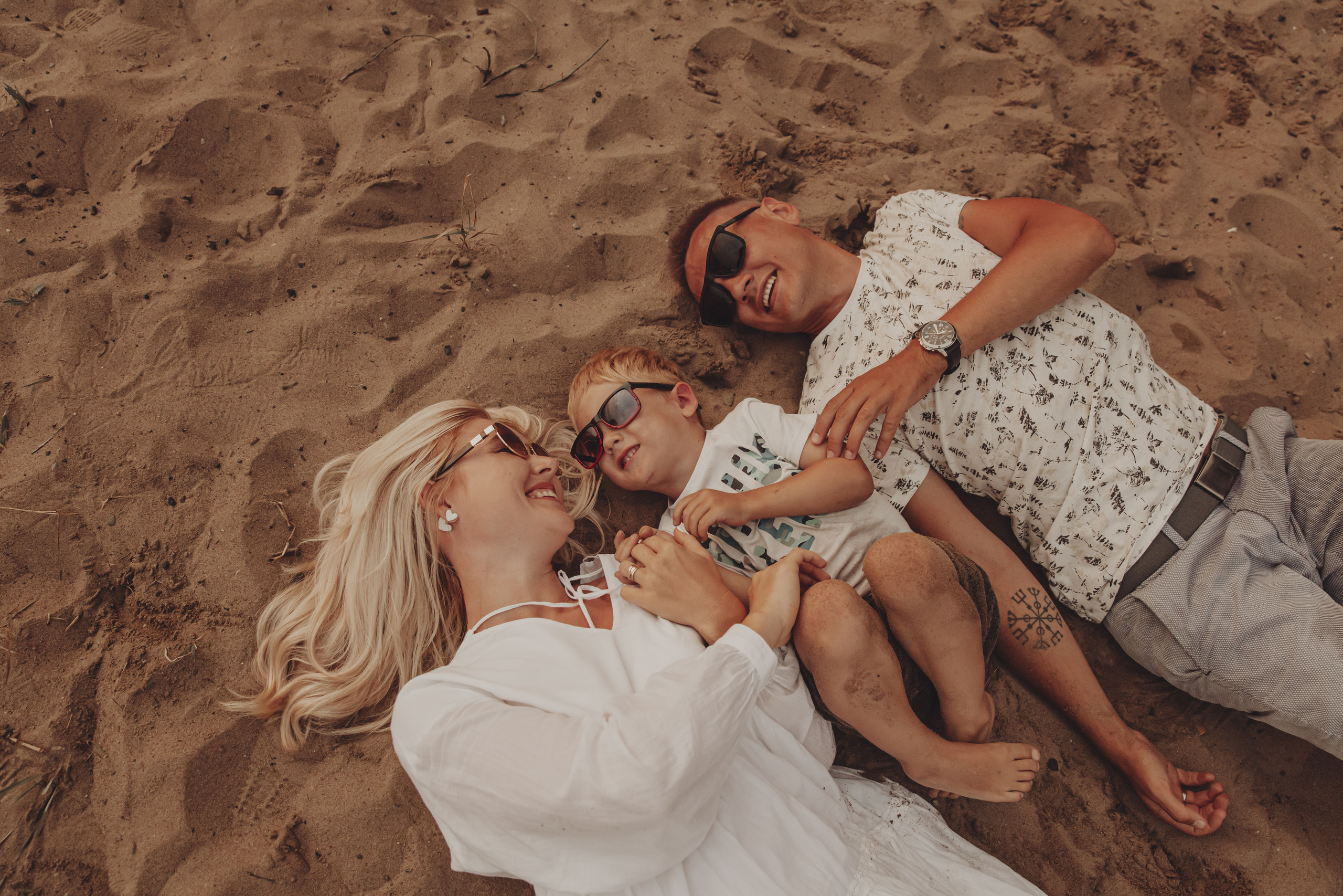 Летняя прогулка по берегу. Женский и семейный фотограф в Санкт- Петербурге Элина Сухарина