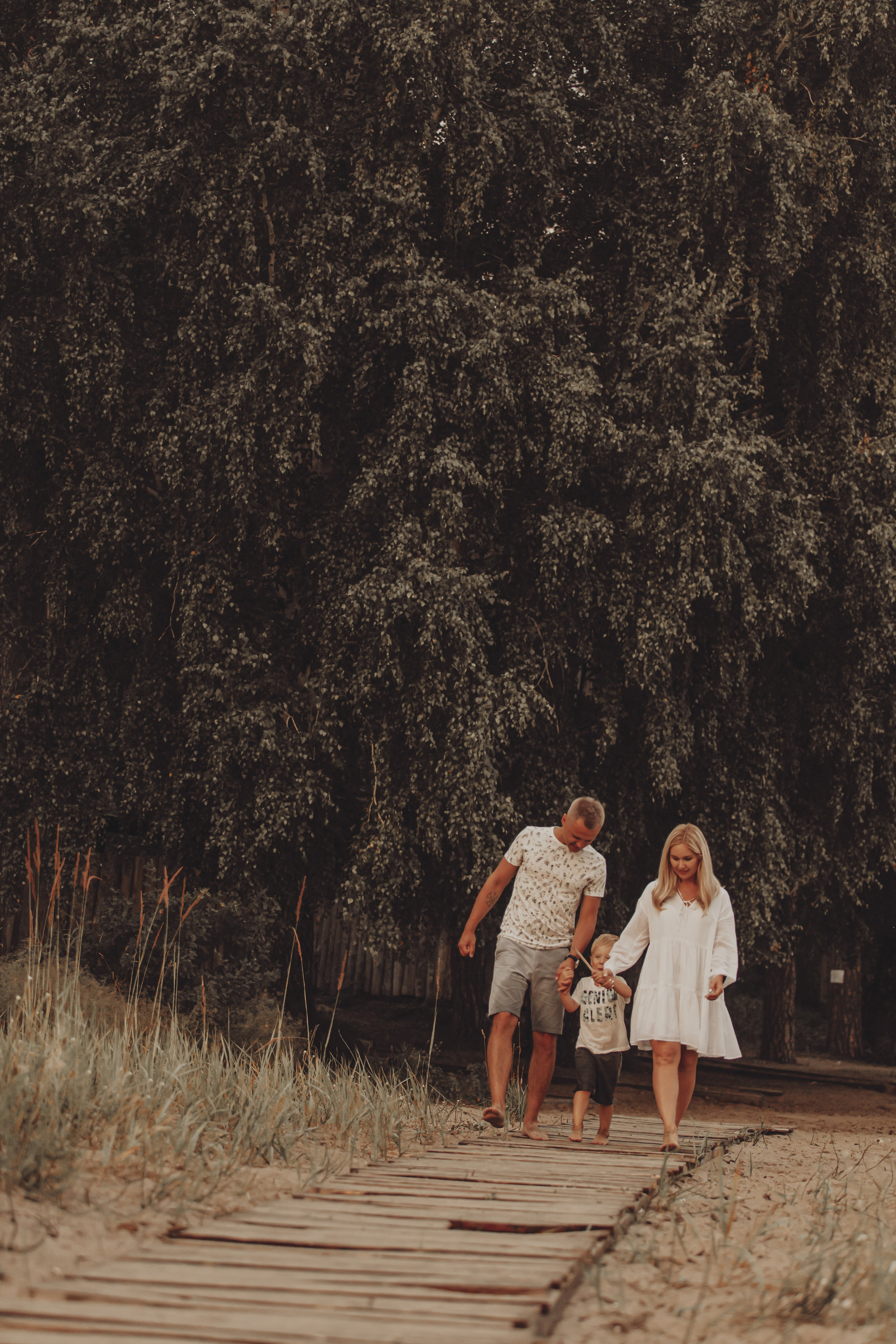 Летняя прогулка по берегу. Женский и семейный фотограф в Санкт- Петербурге Элина Сухарина