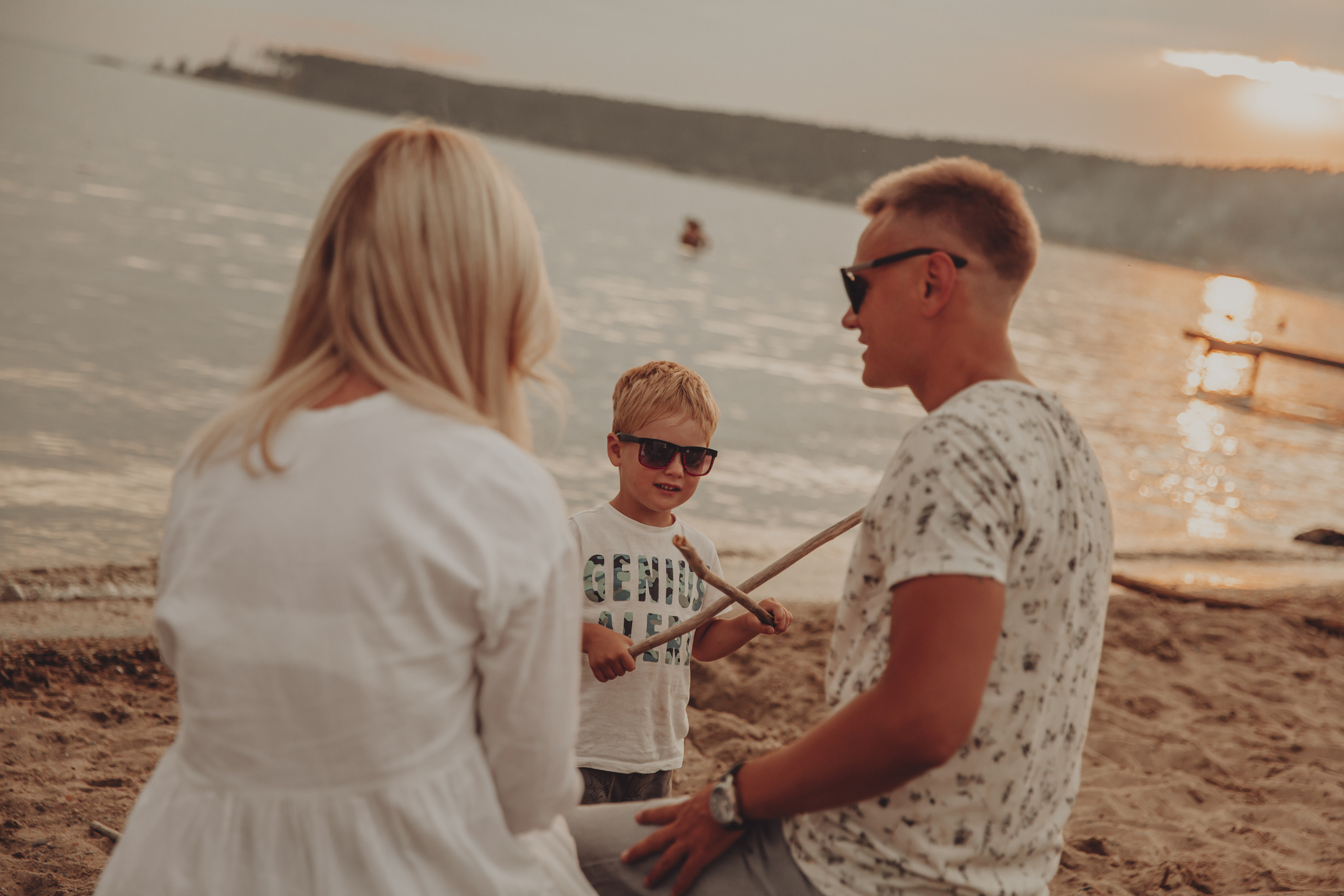 Летняя прогулка по берегу. Женский и семейный фотограф в Санкт- Петербурге Элина Сухарина