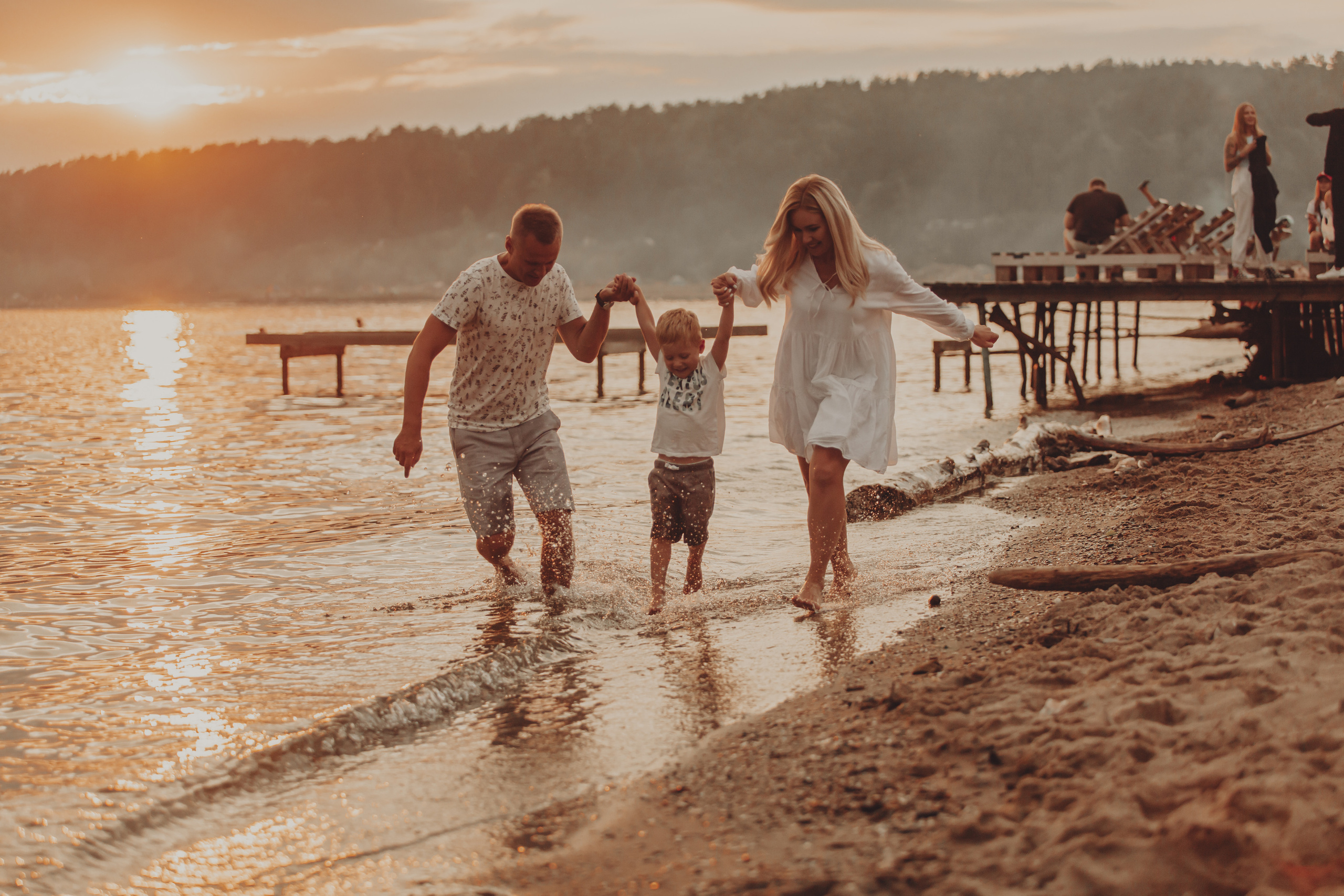 Летняя прогулка по берегу. Женский и семейный фотограф в Санкт- Петербурге Элина Сухарина