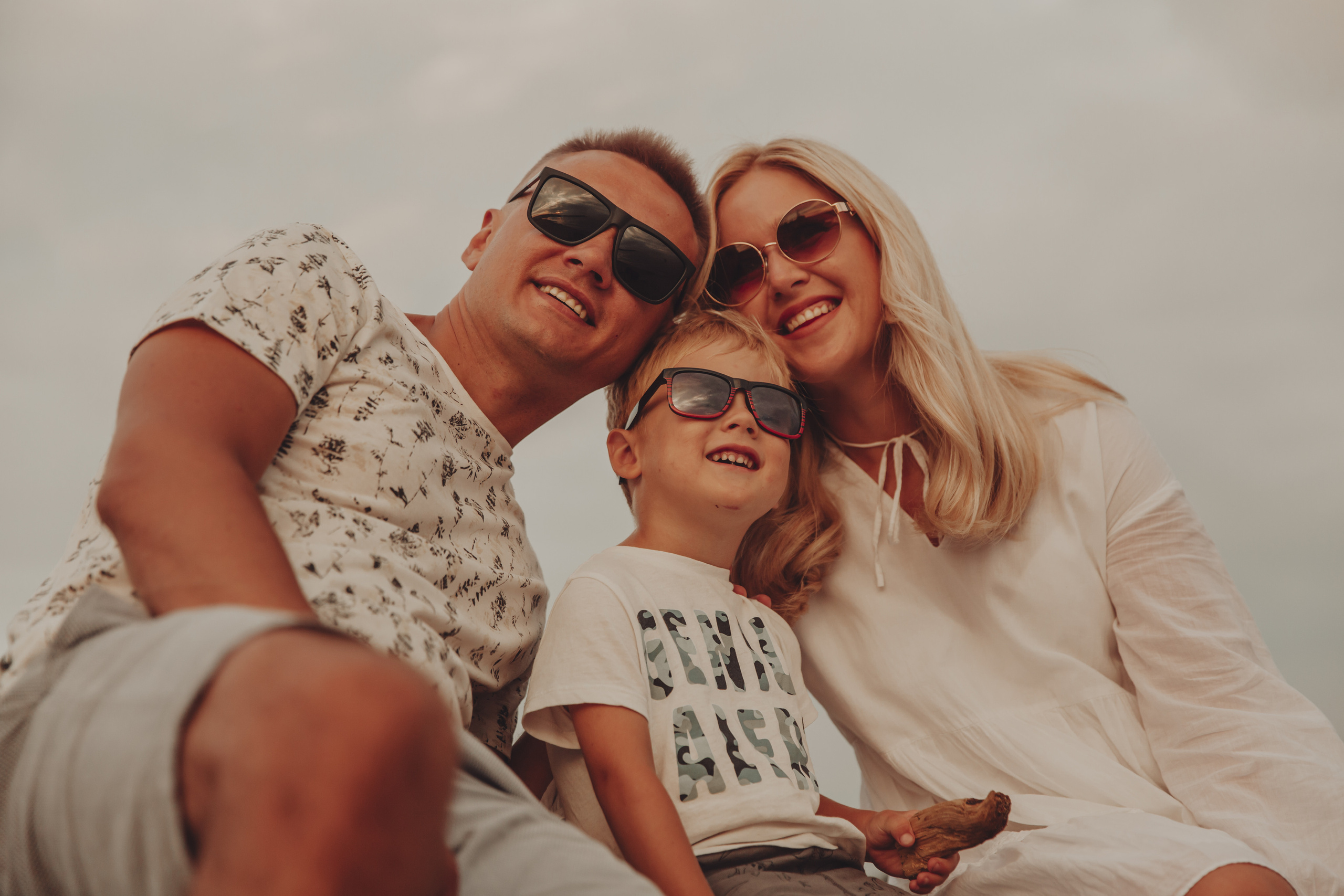 Летняя прогулка по берегу. Женский и семейный фотограф в Санкт- Петербурге Элина Сухарина