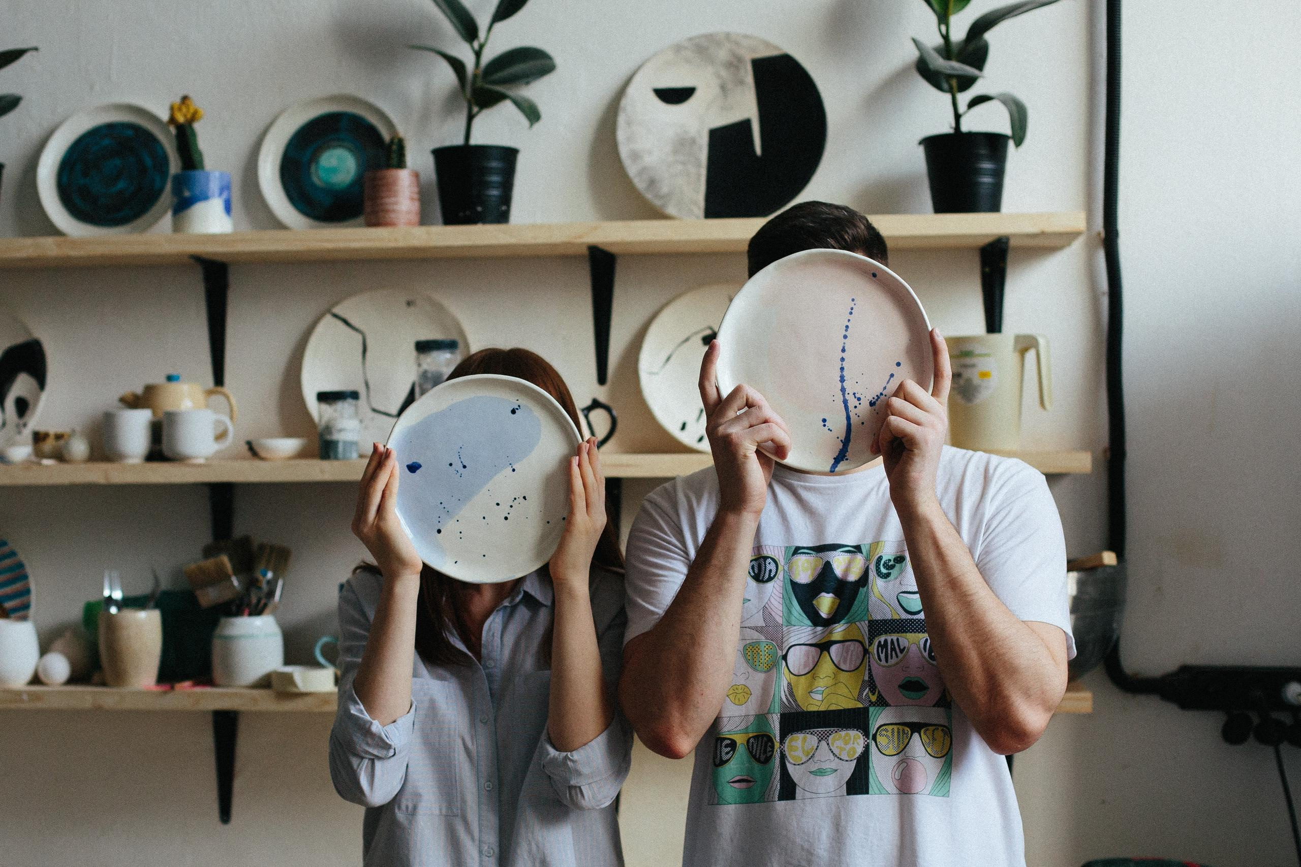 Вера и Илья. Тематическая фотосессия с изготовлением посуды из глины. Александр Чернин. Семейный и событийный фотограф