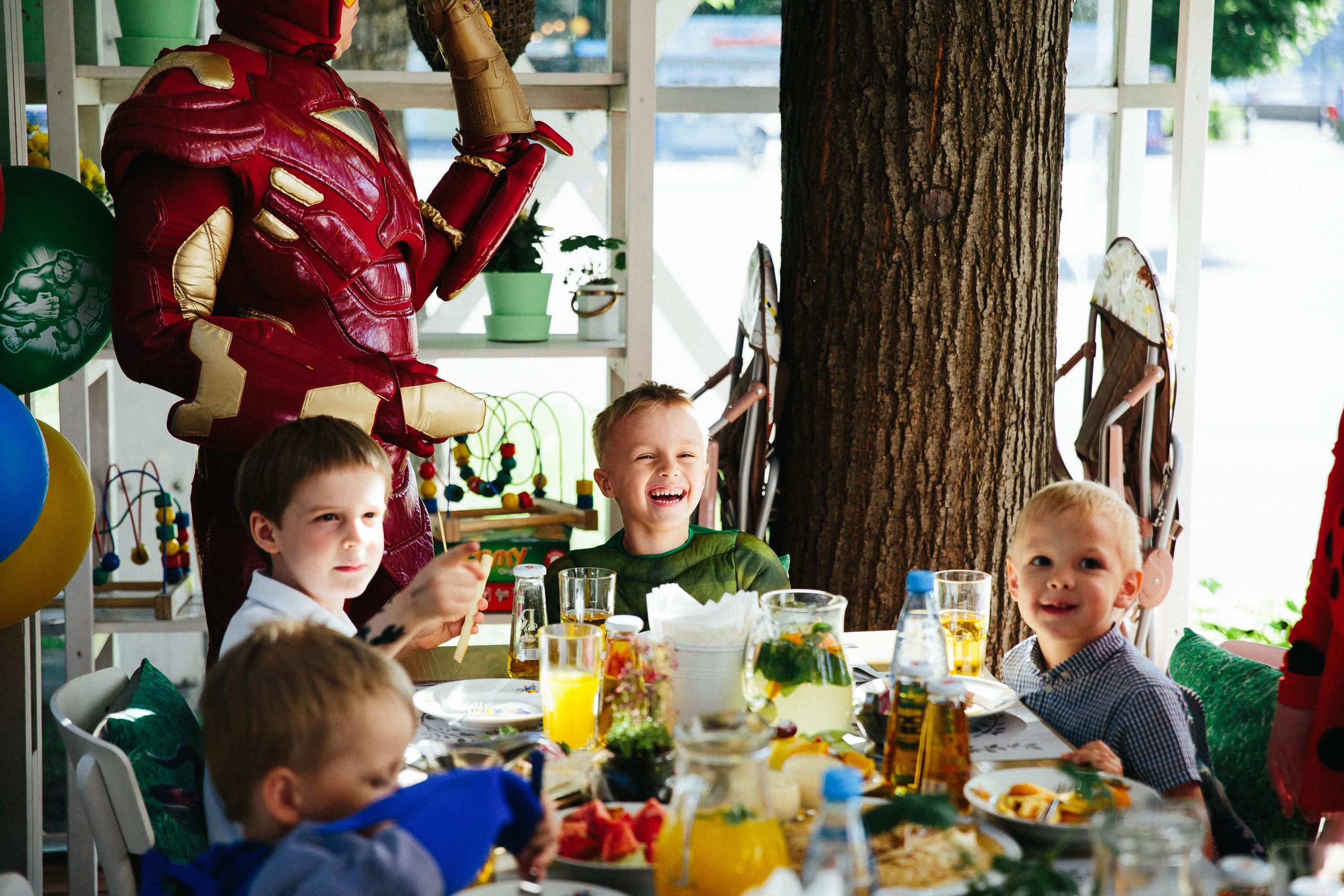 Ваня и Халк. 6 лет. Александр Чернин. Семейный и событийный фотограф