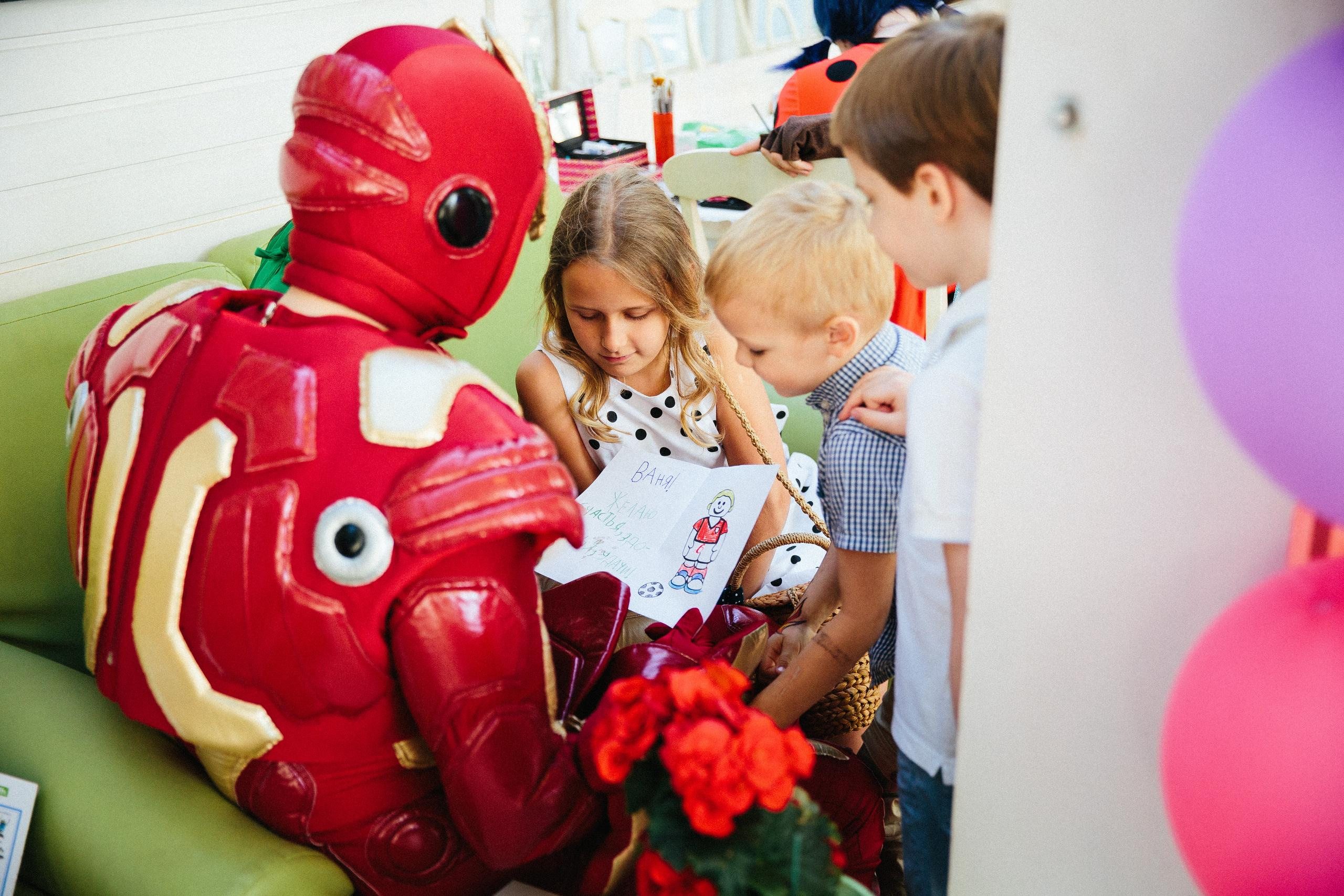 Ваня и Халк. 6 лет. Александр Чернин. Семейный и событийный фотограф