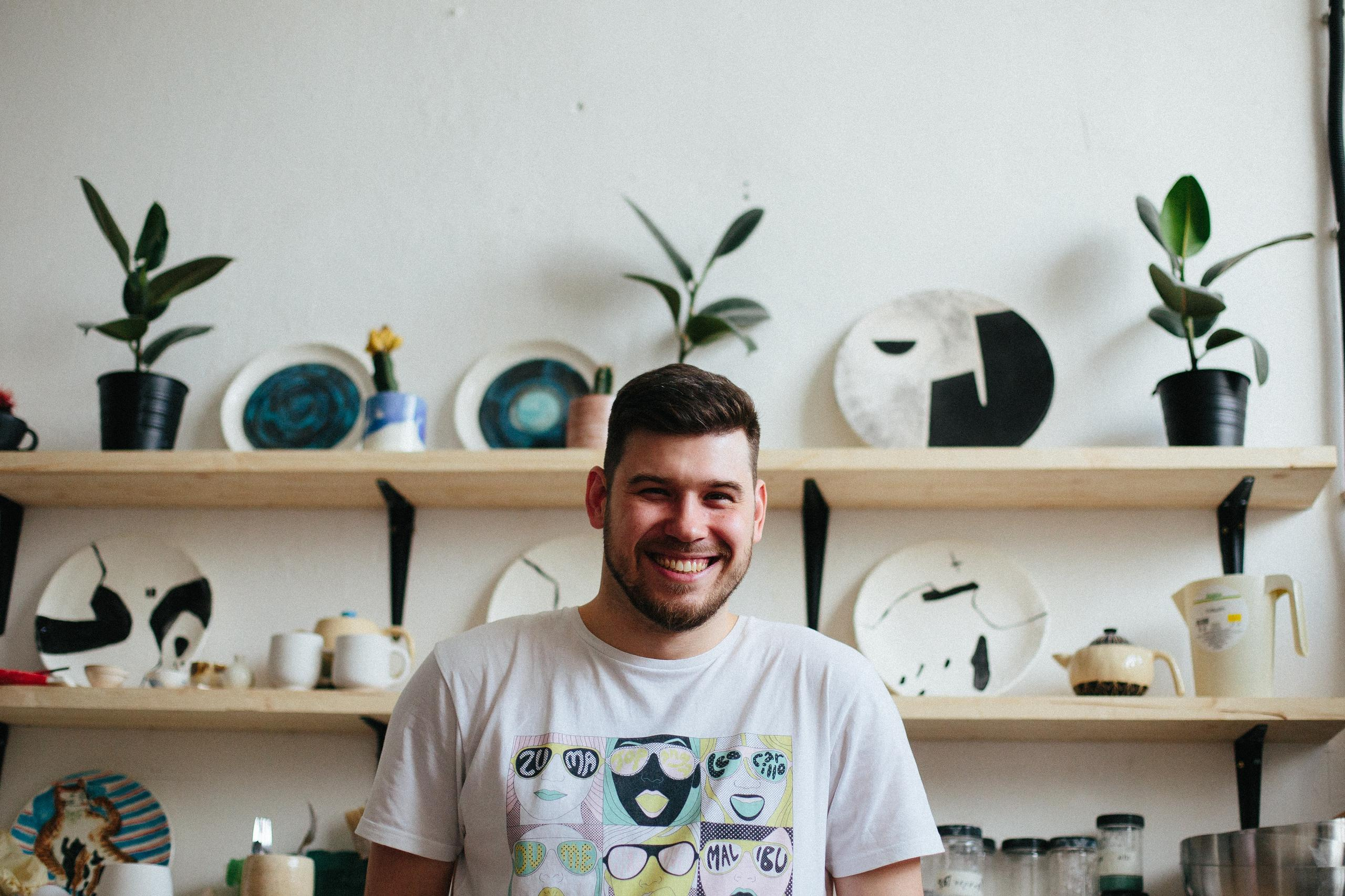 Вера и Илья. Тематическая фотосессия с изготовлением посуды из глины. Александр Чернин. Семейный и событийный фотограф