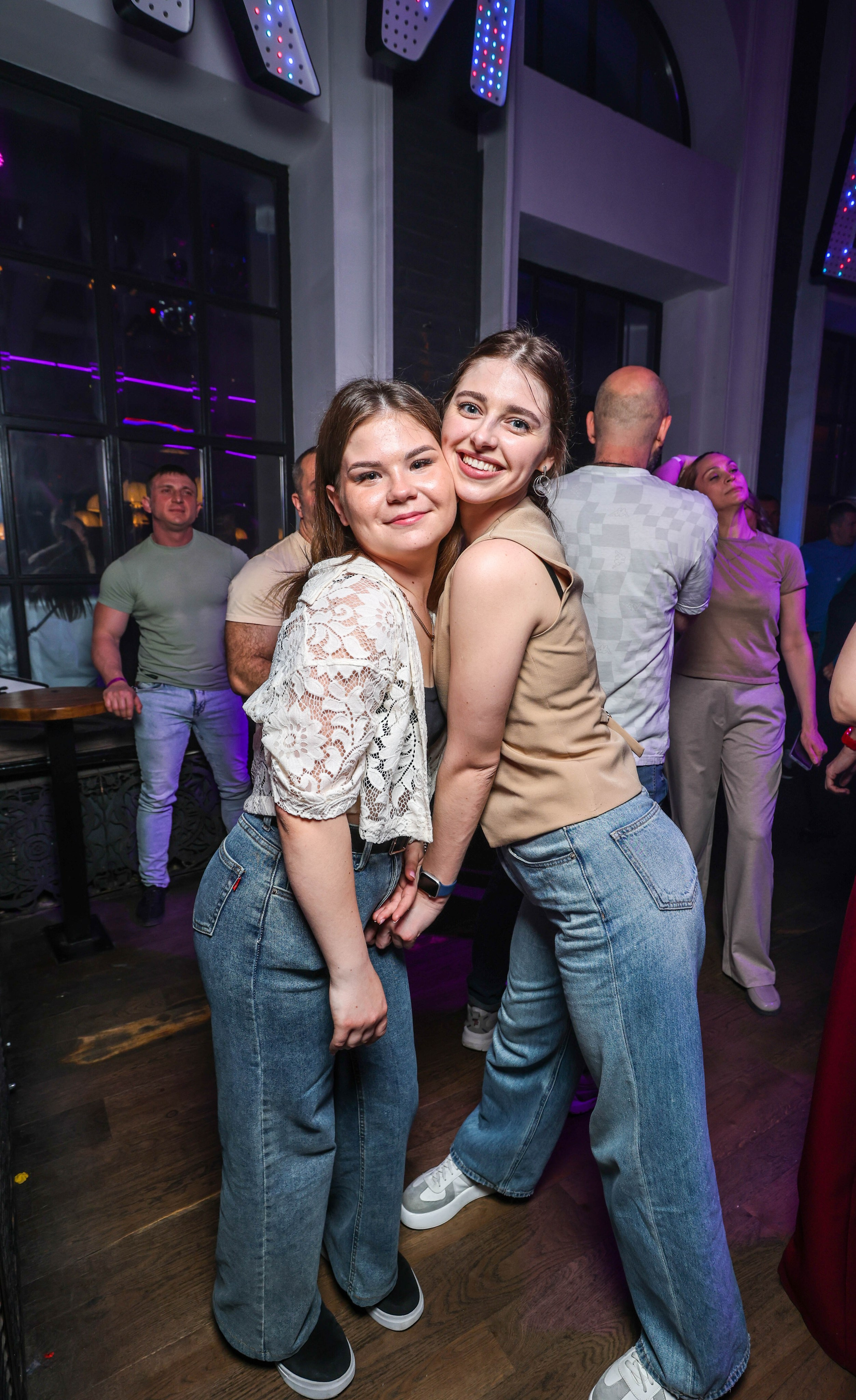 БАР РУКИ ВВЕРХ