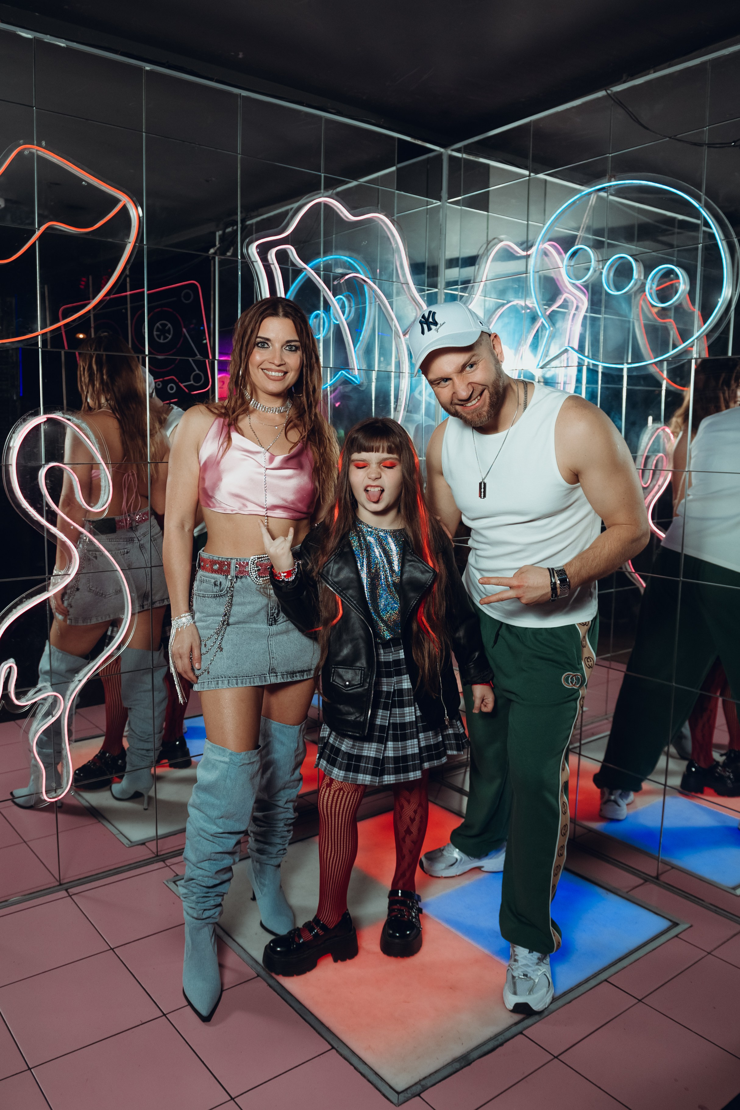 Концерт учеников вокальной школы «Сигнон» в баре «Руки Вверх»