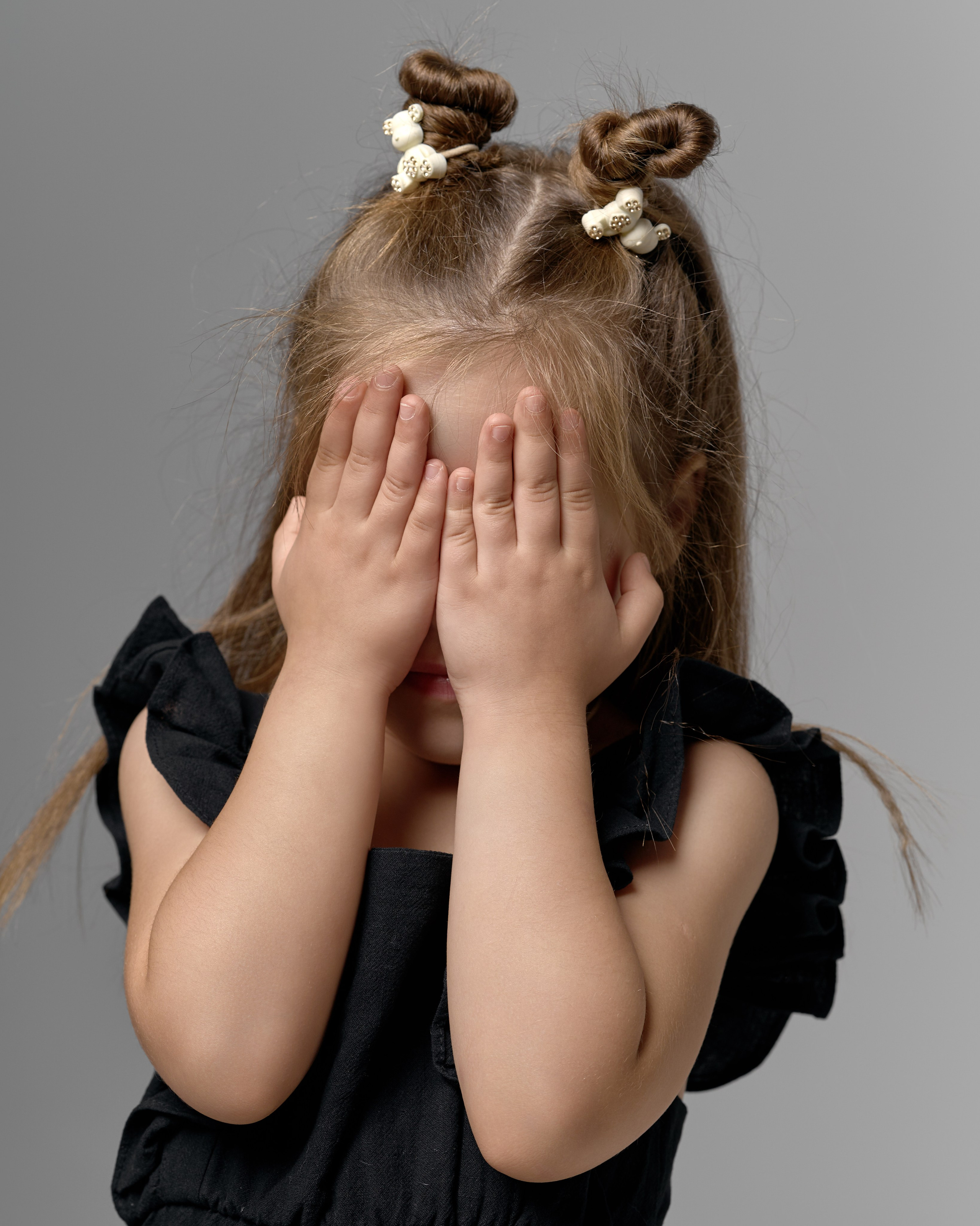 Семейная фотосессия в студии с импульсным светом