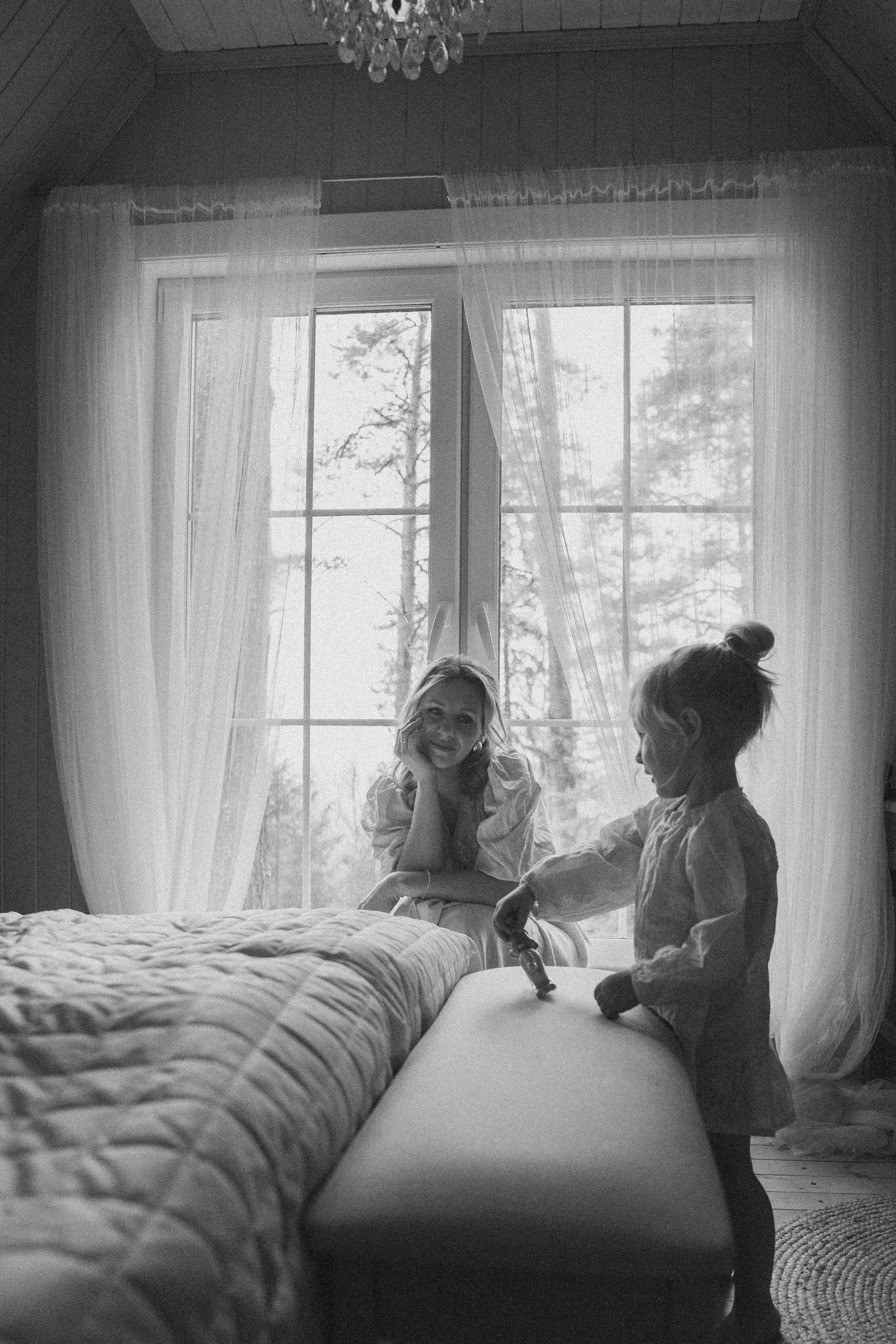 Лея и Ксения в фотодаче Ландыши. Семейный и детский фотограф в Сергиев Посаде, Хотьково Якимчук Любовь