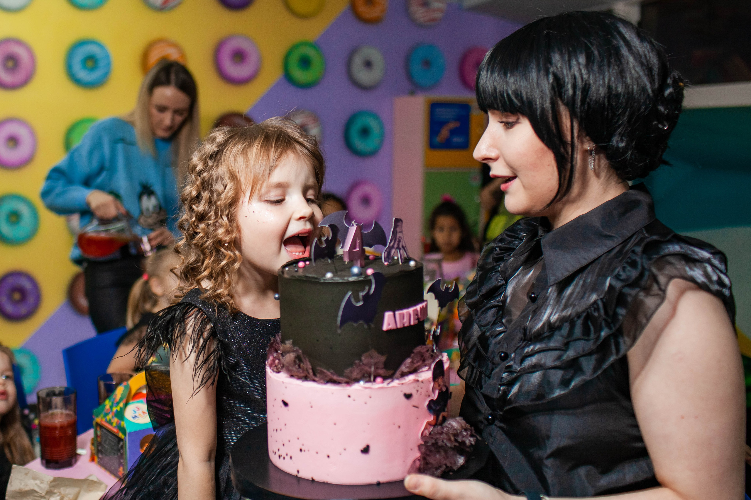 День Рождения Анечки в стиле Уэнсдей. Детский и семейный фотограф в Санкт-Петербурге Елизавета Сорокина