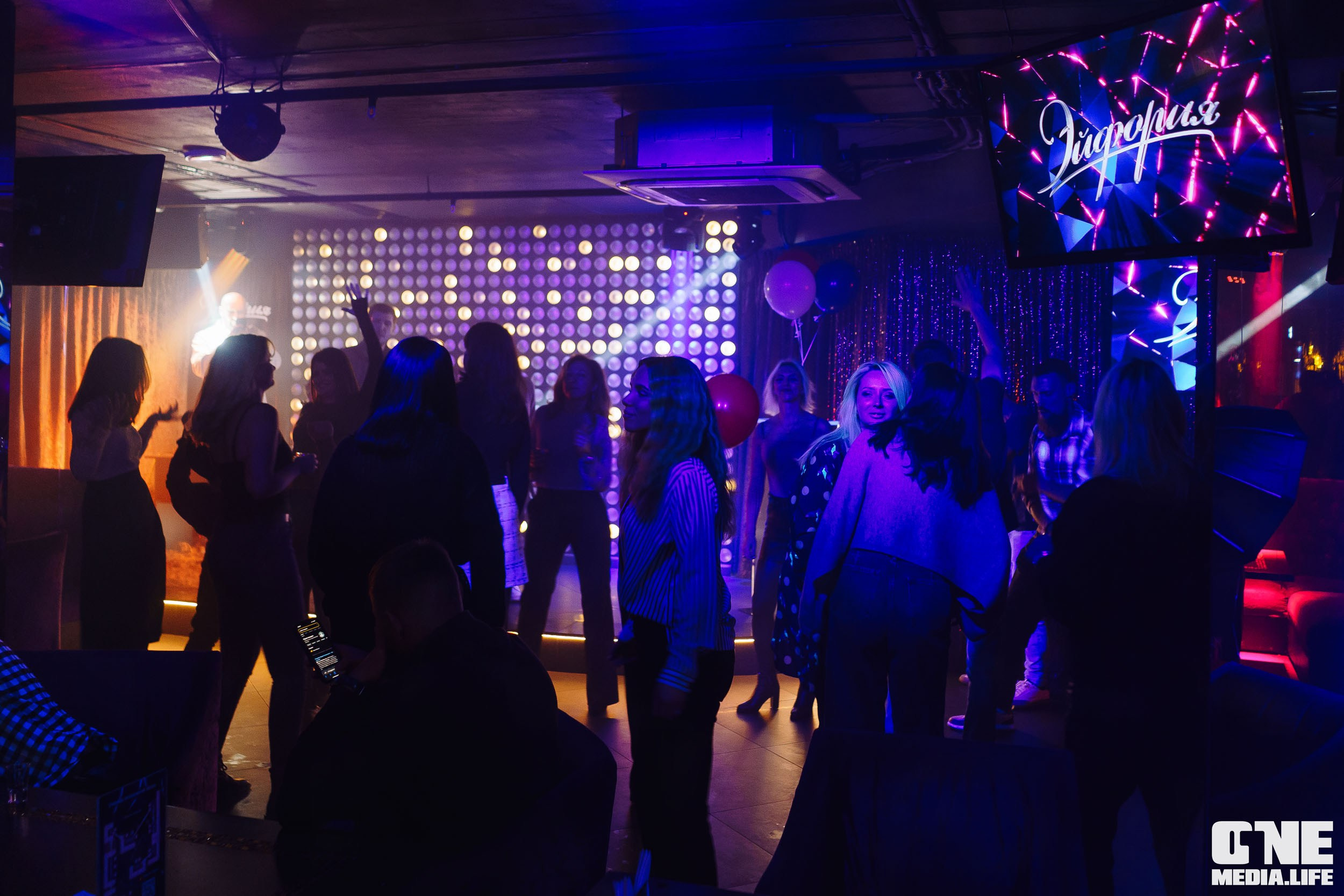 Фоторепортаж из караоке-клуба Эйфория. One Media Life: фоторепортажи, фотоотчеты с мероприятий и заведений