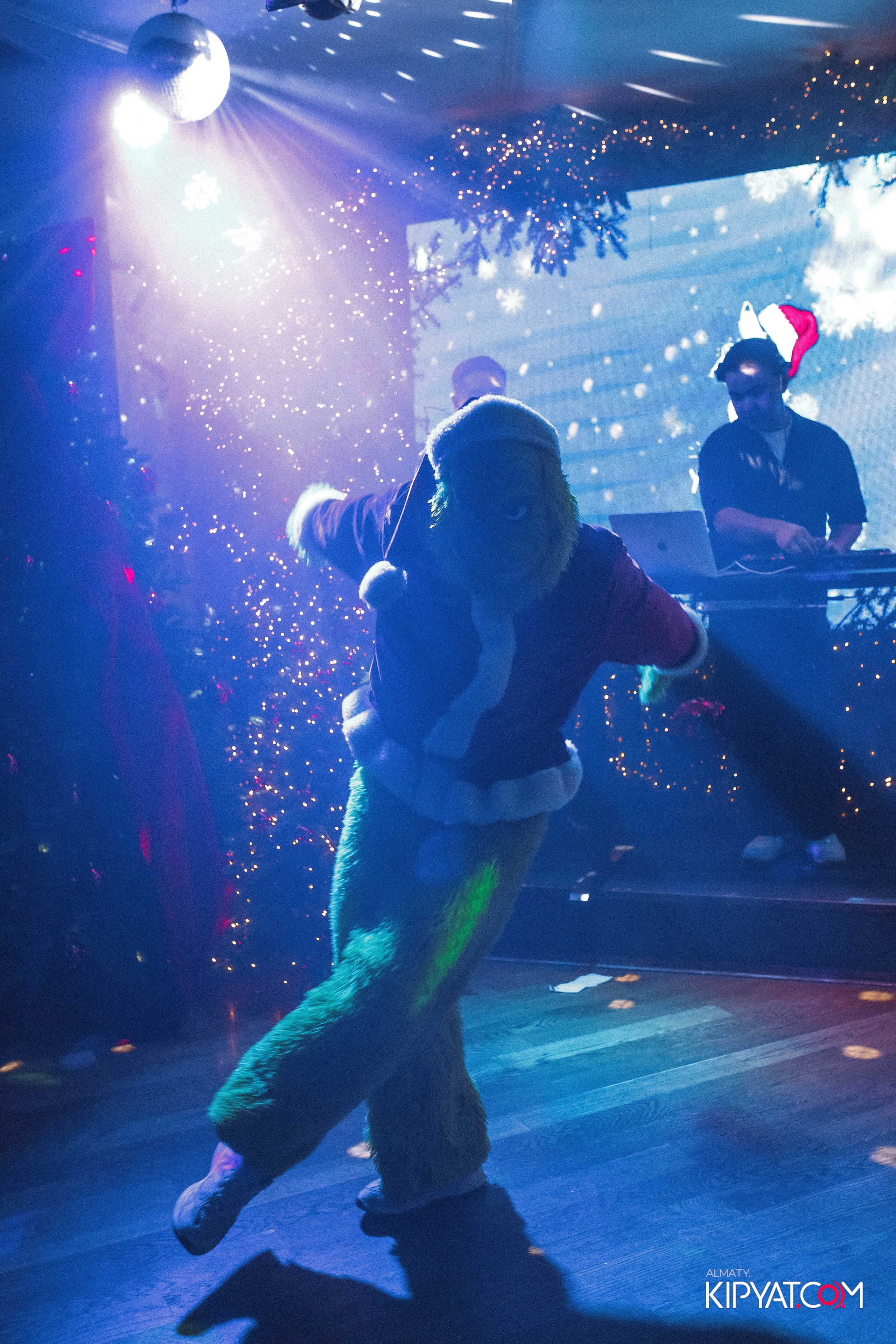 УХО И МЕДВЕДЬ НА КУРМАНГАЗЫ. КИПЯТКОМ АЛМАТЫ! Фотосъемка мероприятий в Алматы