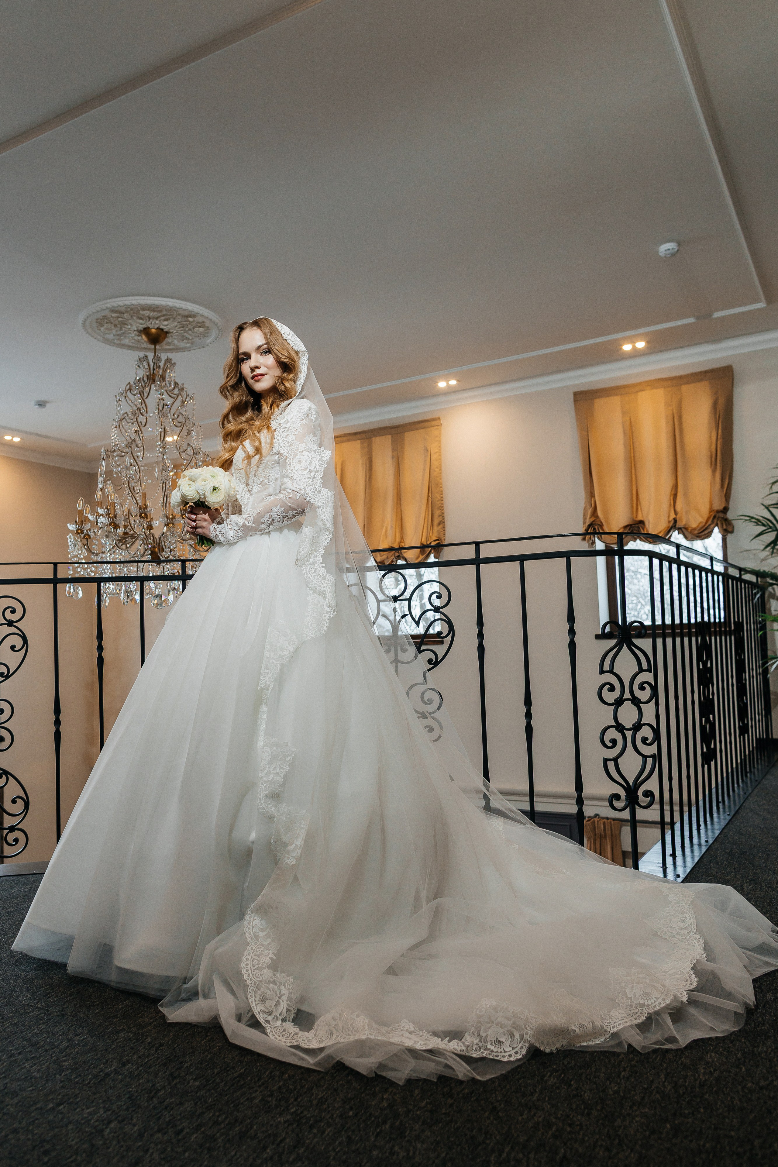 Роскошное утро пары в номере отеля. Олег Сверчков | Свадебный фотограф Вологда