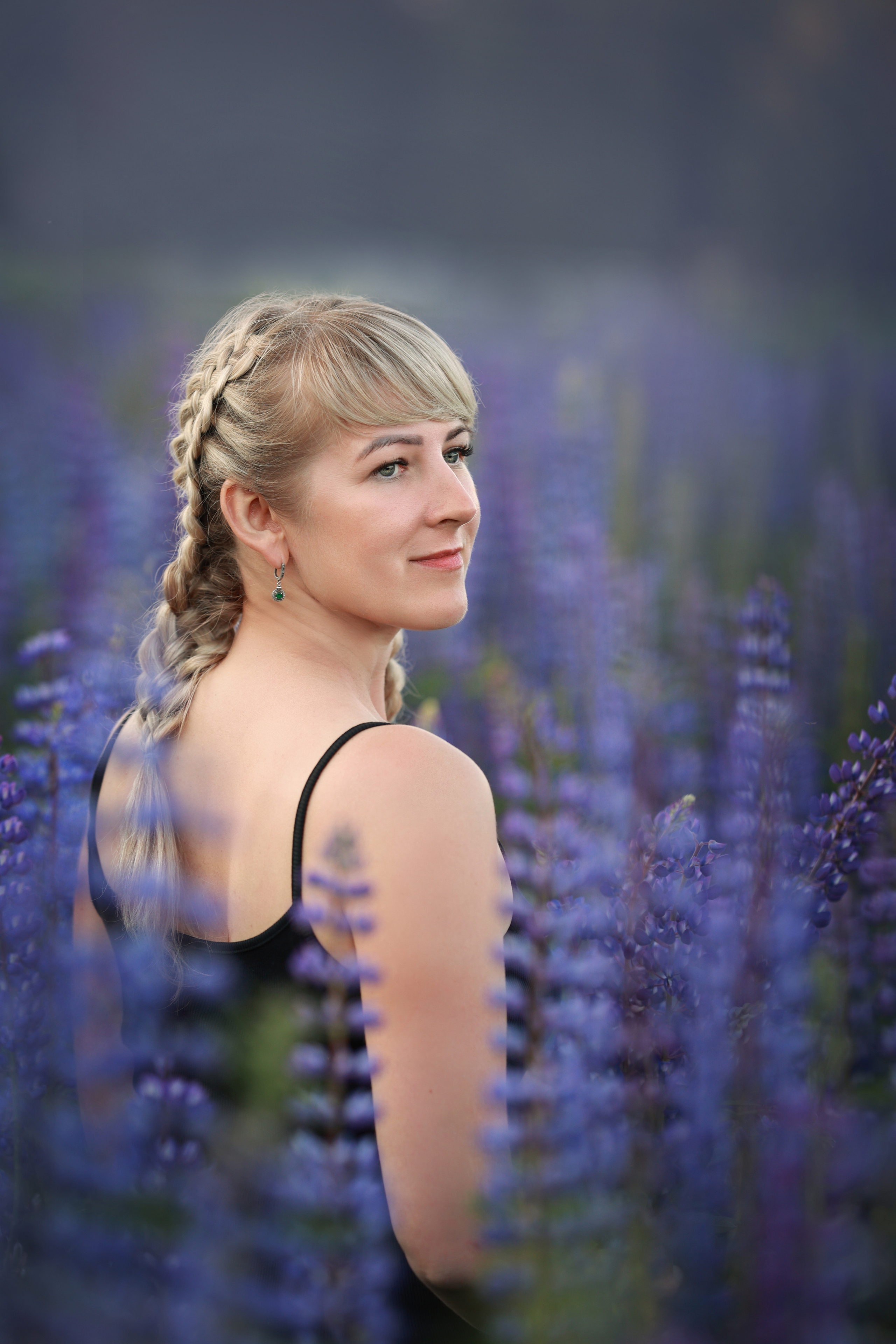 Женская фотосессия в люпинах. Семейный и детский фотограф в Перми Мария Карабатова