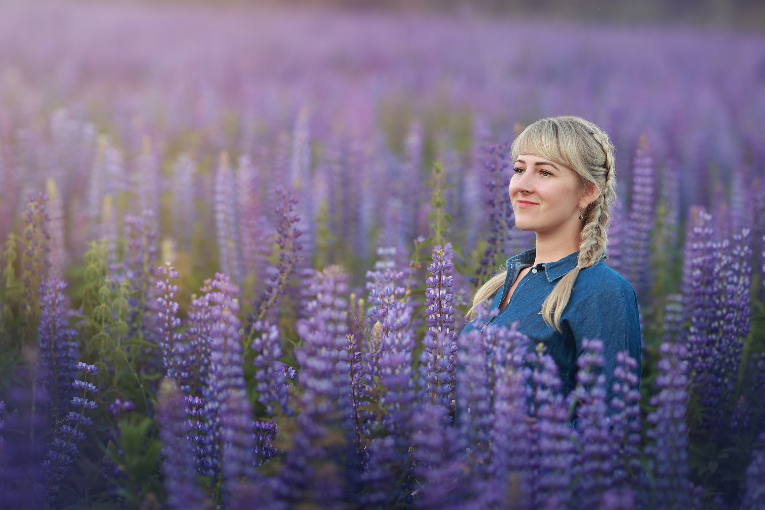Женская фотосессия в люпинах. Семейный и детский фотограф в Перми Мария Карабатова