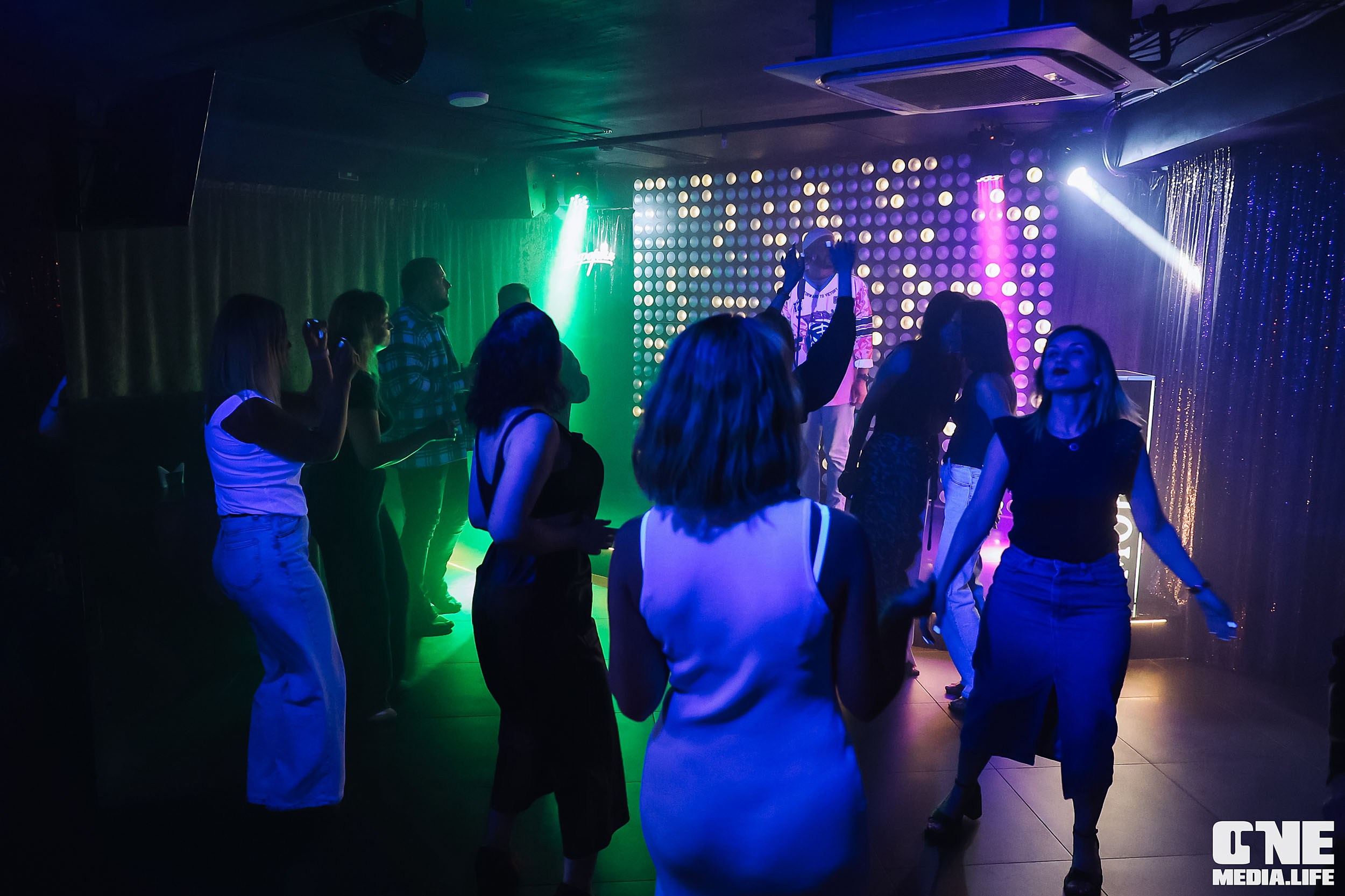 Фоторепортаж из караоке-клуба Эйфория. One Media Life: фоторепортажи, фотоотчеты с мероприятий и заведений