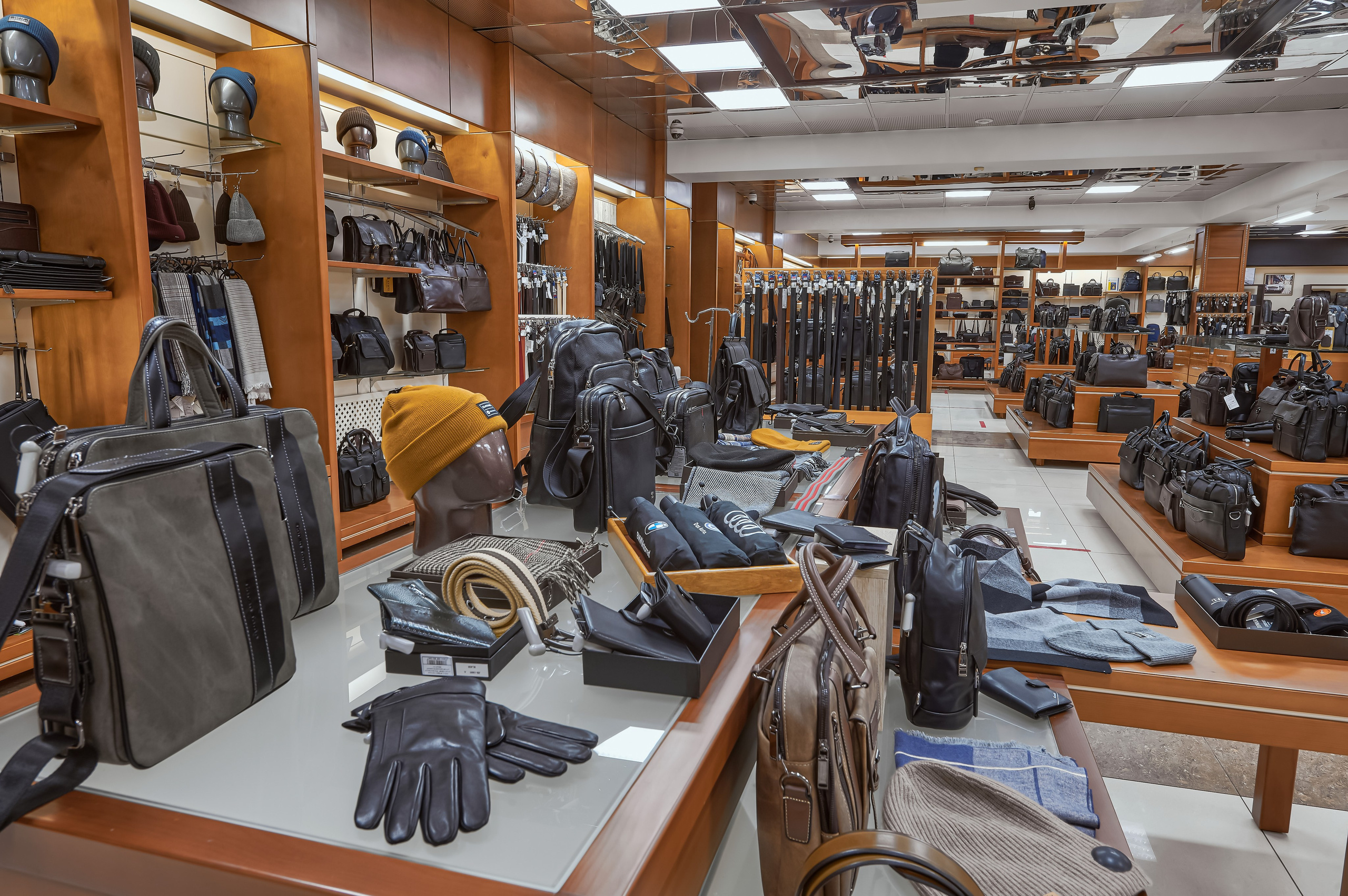 Портфолио по интерьерной и экстерьерной фотосъёмки: Мир Сумок — Правый берег. Фотограф Яковлев Роман — Красноярск