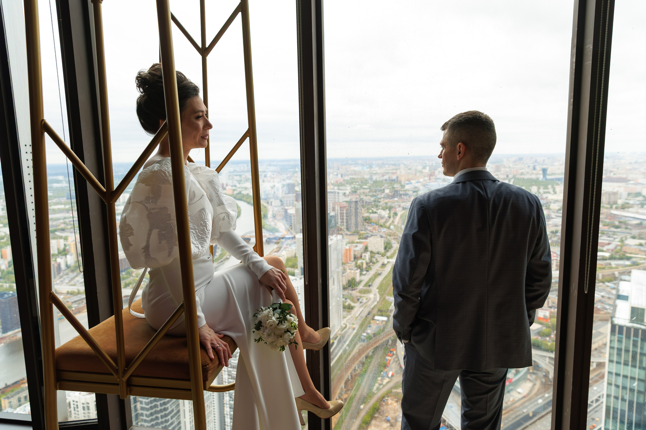 Свадебная фотосессия в библиотеке читальне им Пушкина. Свадебный фотограф Москва и МО Сергей Киржаев