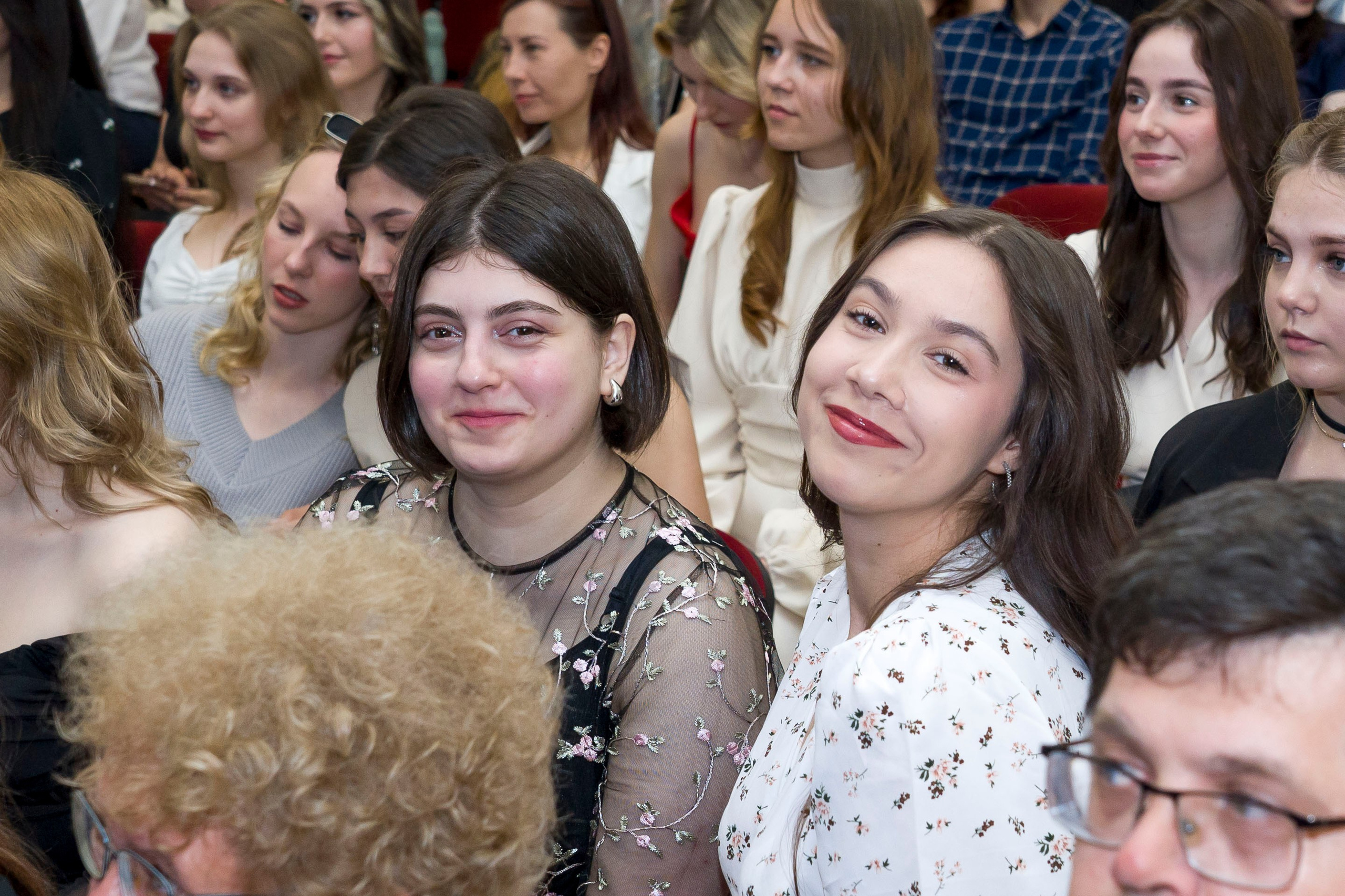 Выпускной в медколледже. Фотограф в Санкт-Петербурге. Репортажная и все съёмки для бизнеса