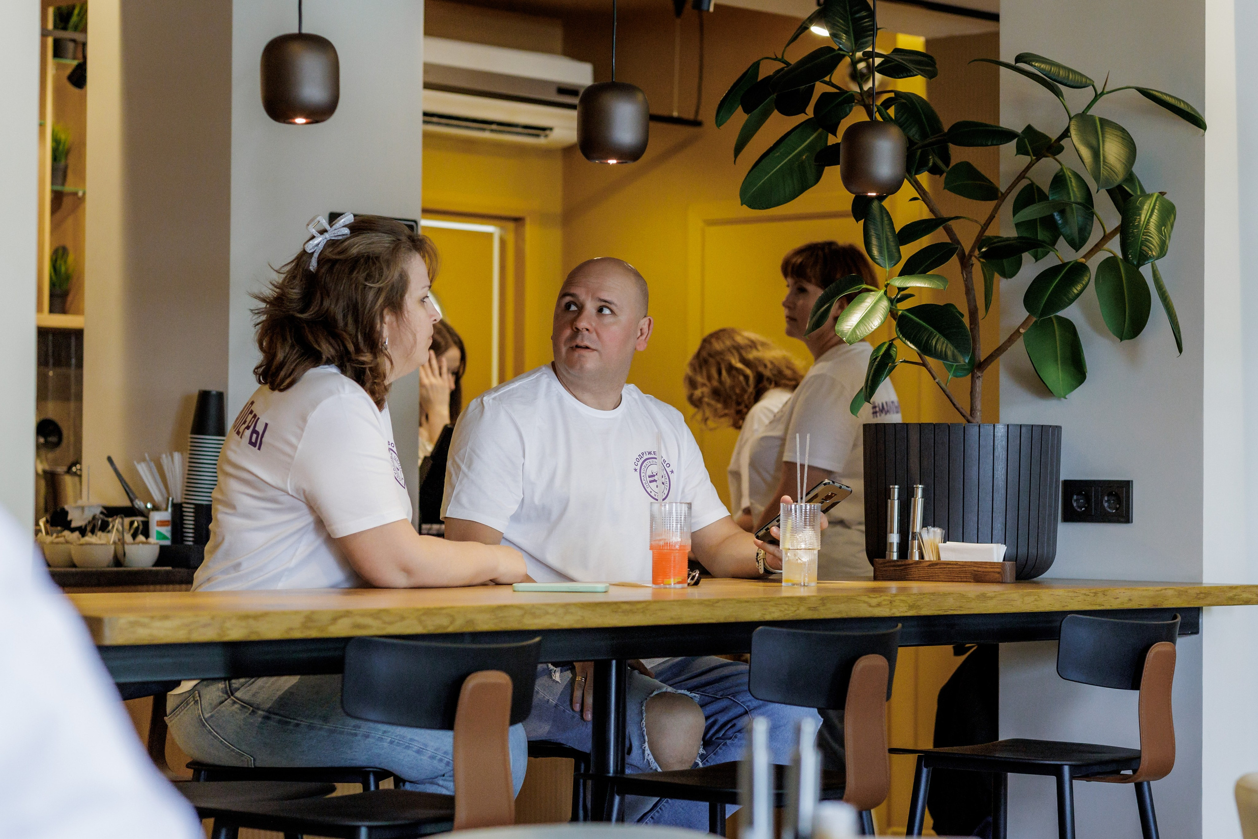 Репортажные фото съёмки клипа от родителей выпускникам. Свадебный фотограф в Воронеже Александр Работкин