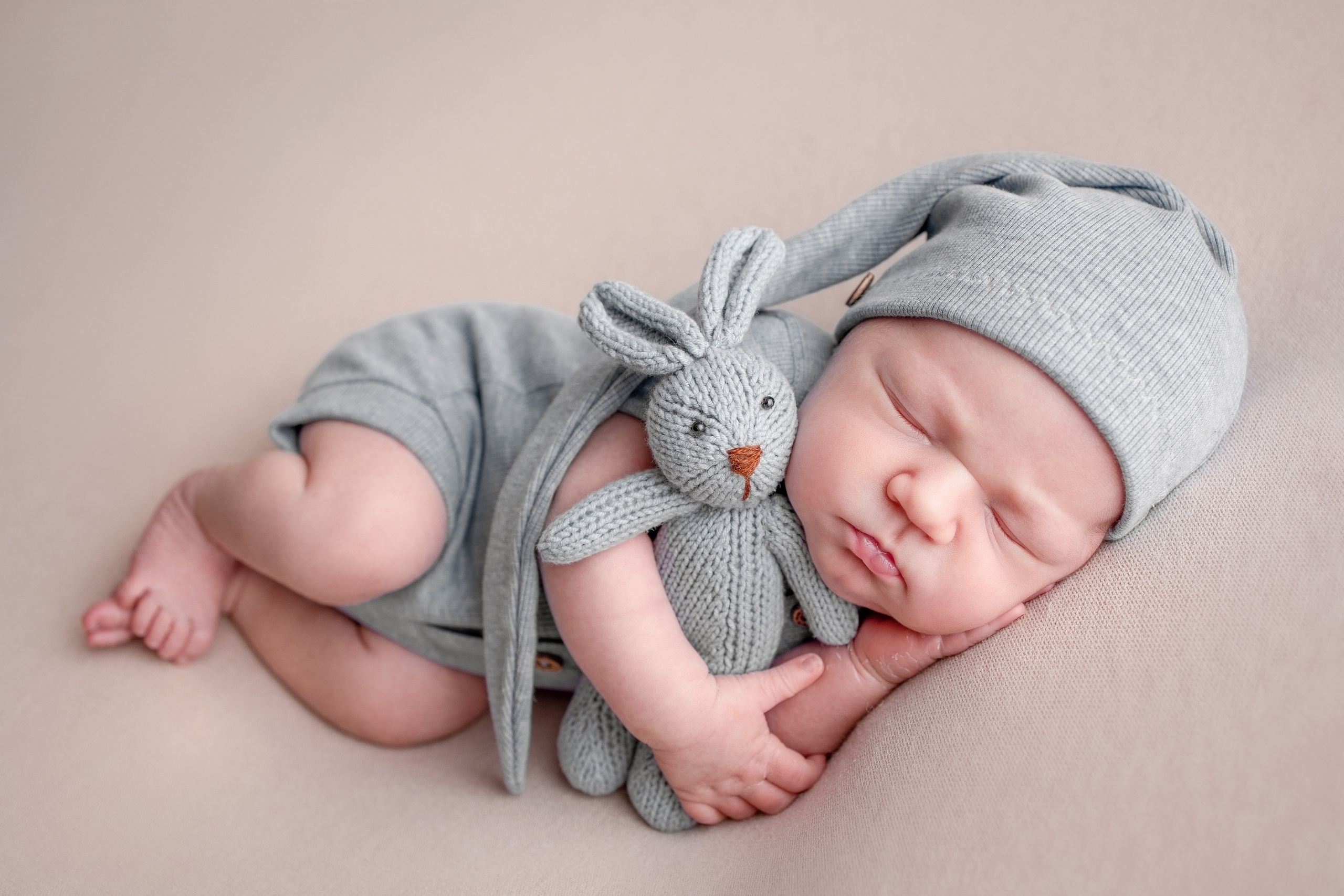 Нежная и милая фотосессия первых дней жизни Вашего ребенка в Минске. Фотограф новорождённых Минск — стоимость newborn фотосессии в Минске