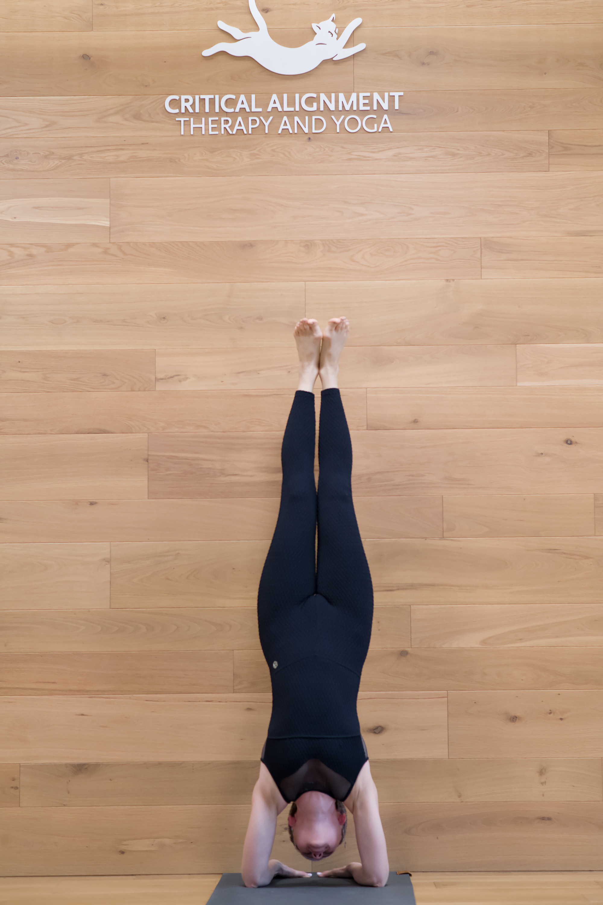 Фотосъемка инструктора по йоге критического выравнивания для соцсетей. Фотограф-видеограф в Москве Катерина Веневская