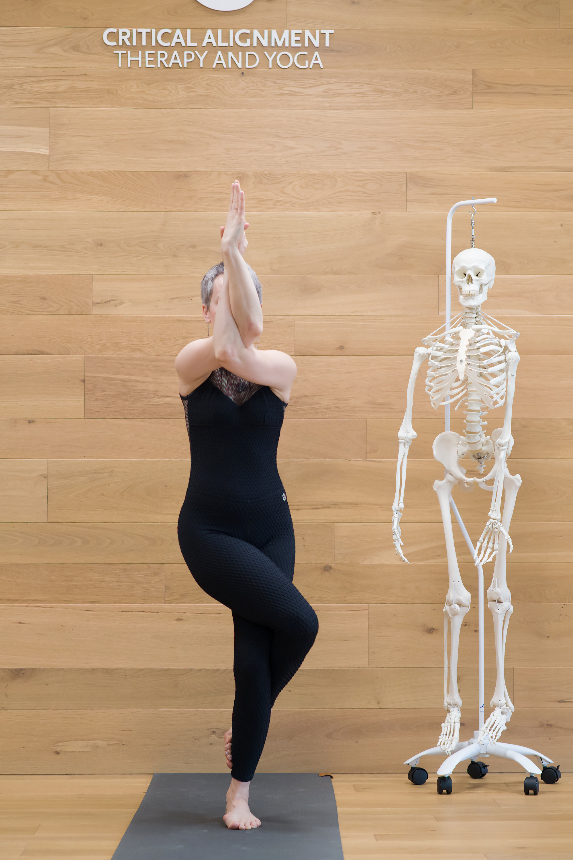 Фотосъемка инструктора по йоге критического выравнивания для соцсетей. Фотограф-видеограф в Москве Катерина Веневская