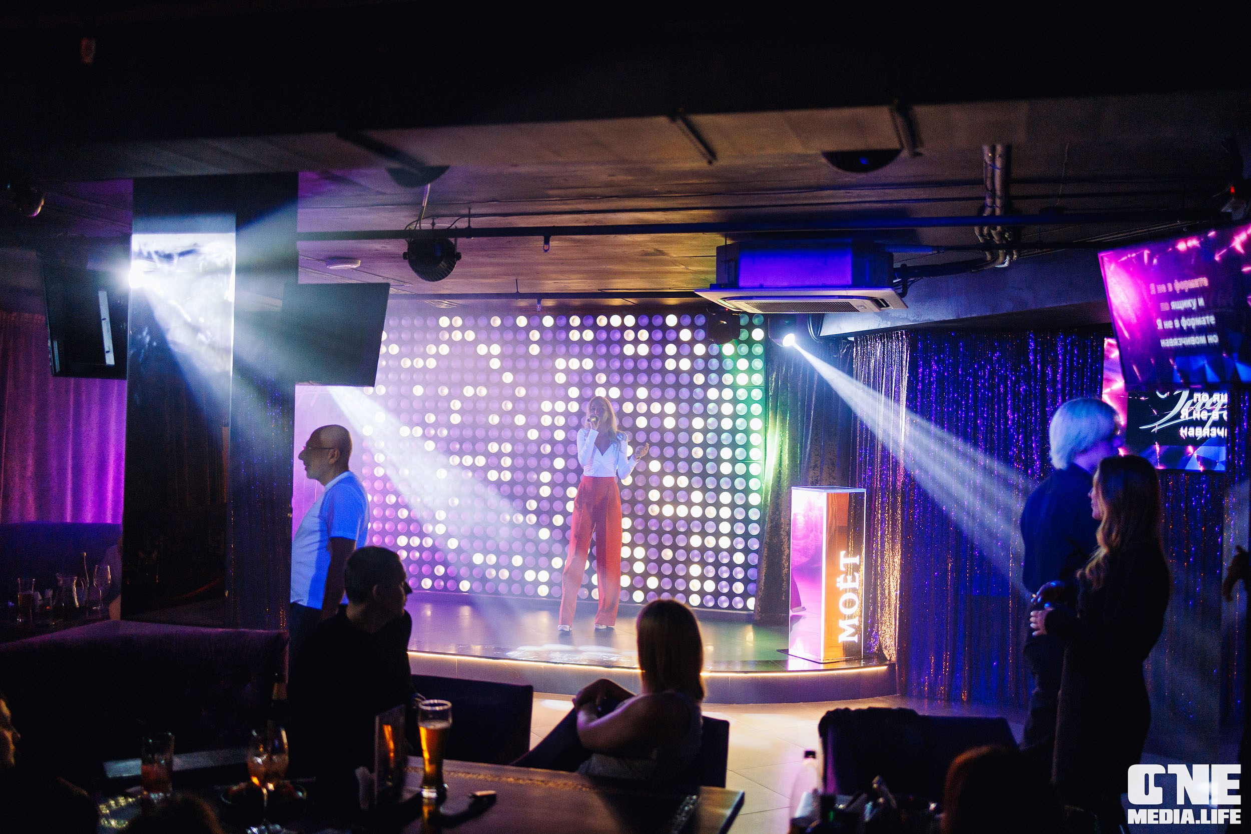 Фоторепортаж из караоке-клуба Эйфория. One Media Life: фоторепортажи, фотоотчеты с мероприятий и заведений