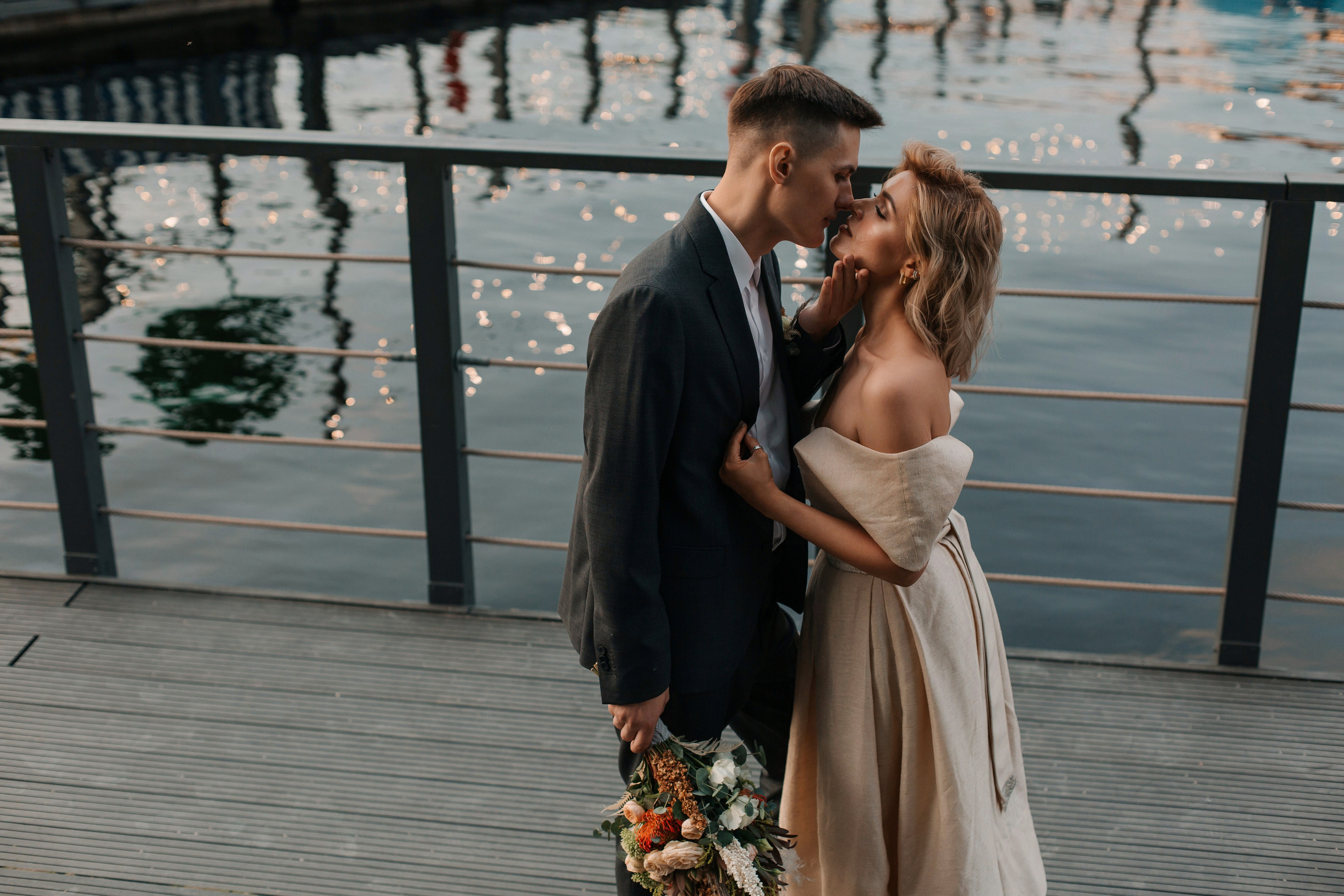 Свадьба для двоих с прогулкой в Выборге. Свадебный фотограф в Санкт-Петербурге Вика Стукачева