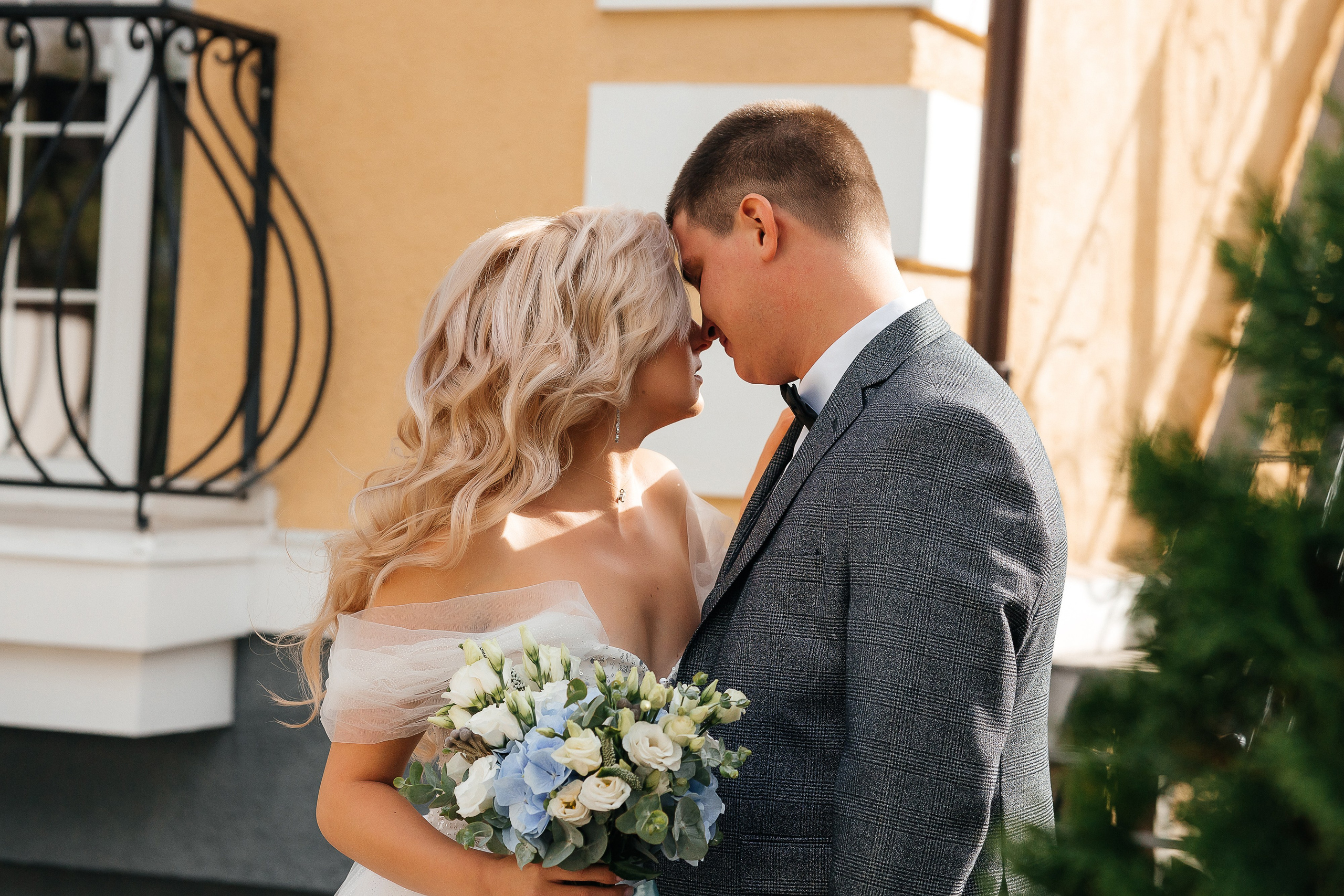 Стильная фотосессия пары в интерьерах ресторана. Олег Сверчков | Свадебный фотограф Вологда