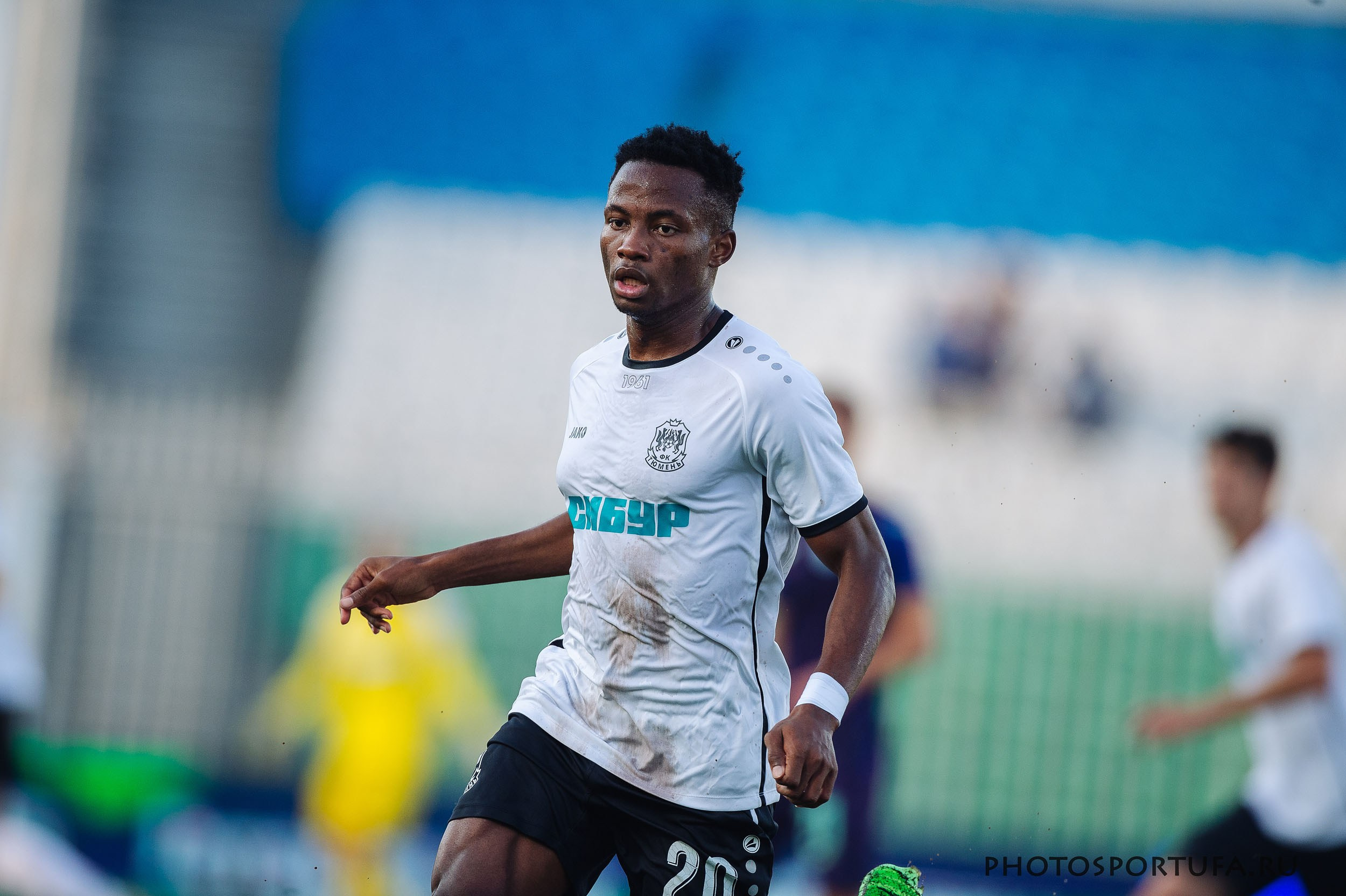 Россия — МЕЛБЕТ — Первая Лига. 4 -й тур «ФК УФА» — ФК «Тюмень». Спортивный фотограф в Уфе Евгений Буров