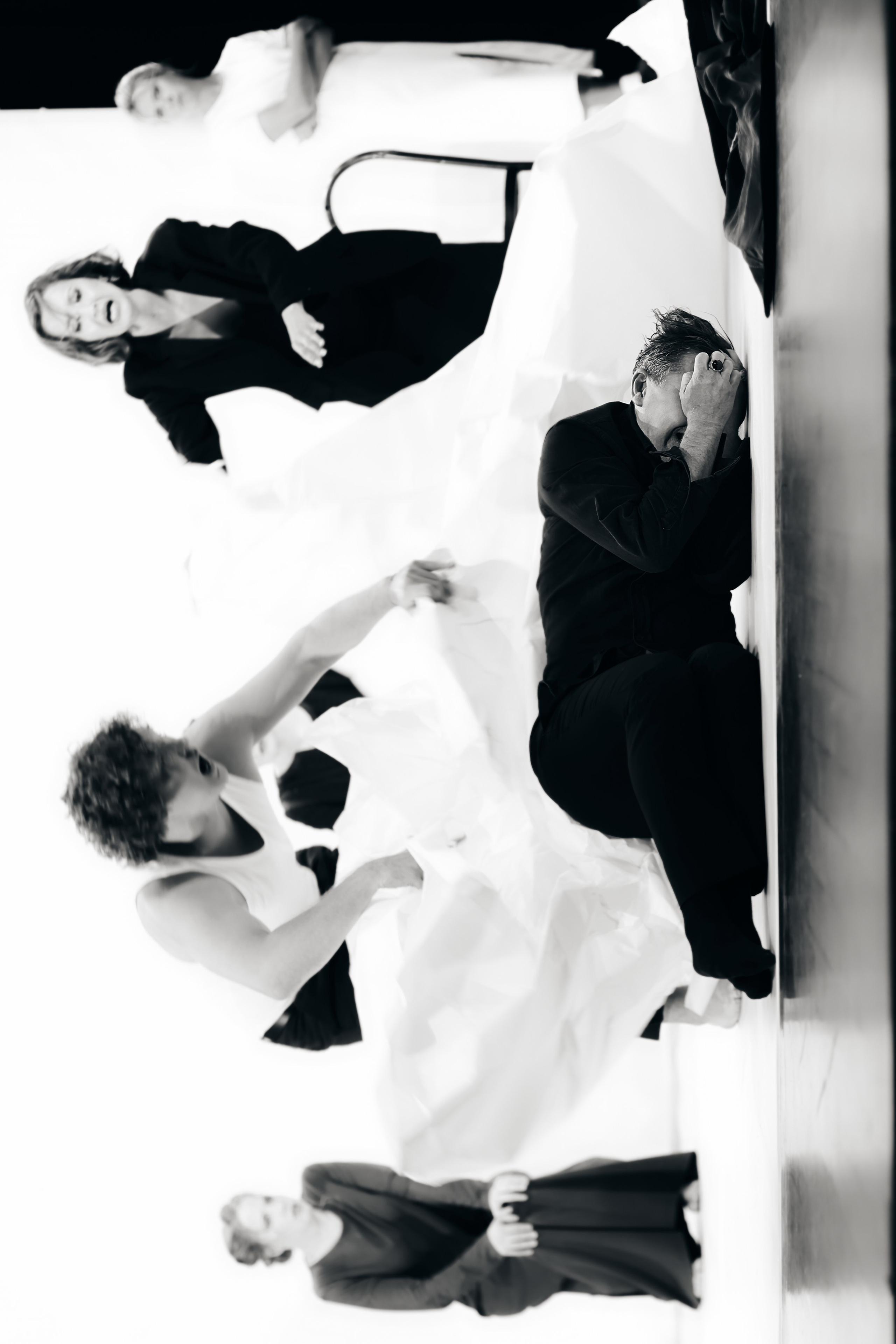 Спектакль «Забыть Герострата» (серия — монохром), Театр «Сначала-Сначала театр». Наталья Алексеенко. Фотохудожник в Москве. Репортаж, портрет, стрит