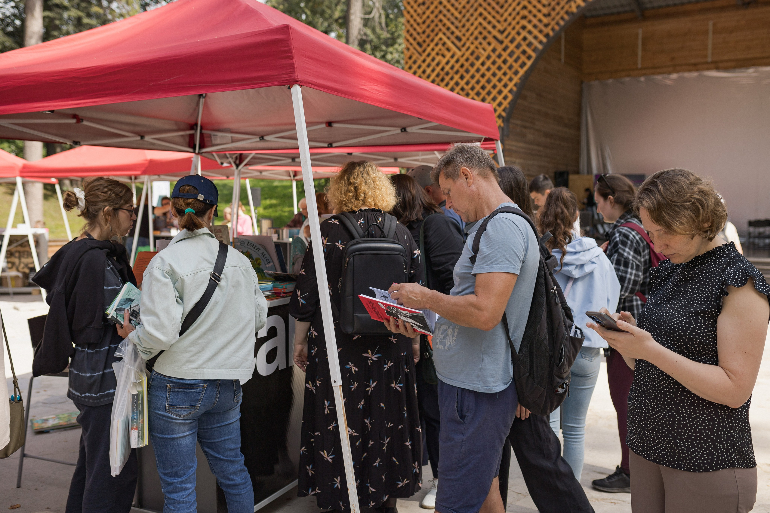 Книжный фестиваль «Смены» в Выксе 2024. Фотограф городских и семейных событий Артем Карпухин