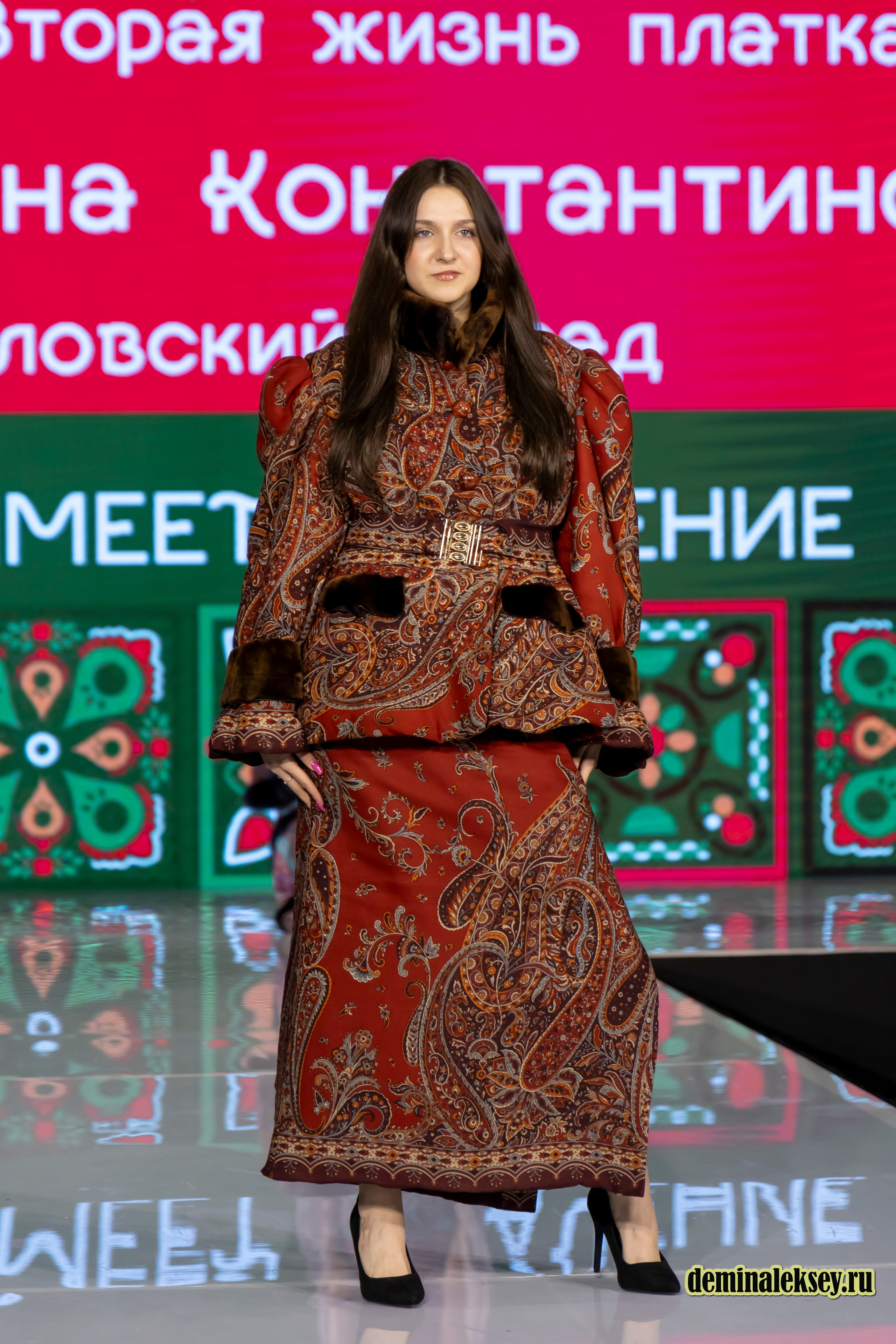 Показ бренда Павловский Посад на выставке Уникальная Россия 2025. Репортажный, семейный и студийный фотограф в Москве Демин Алексей