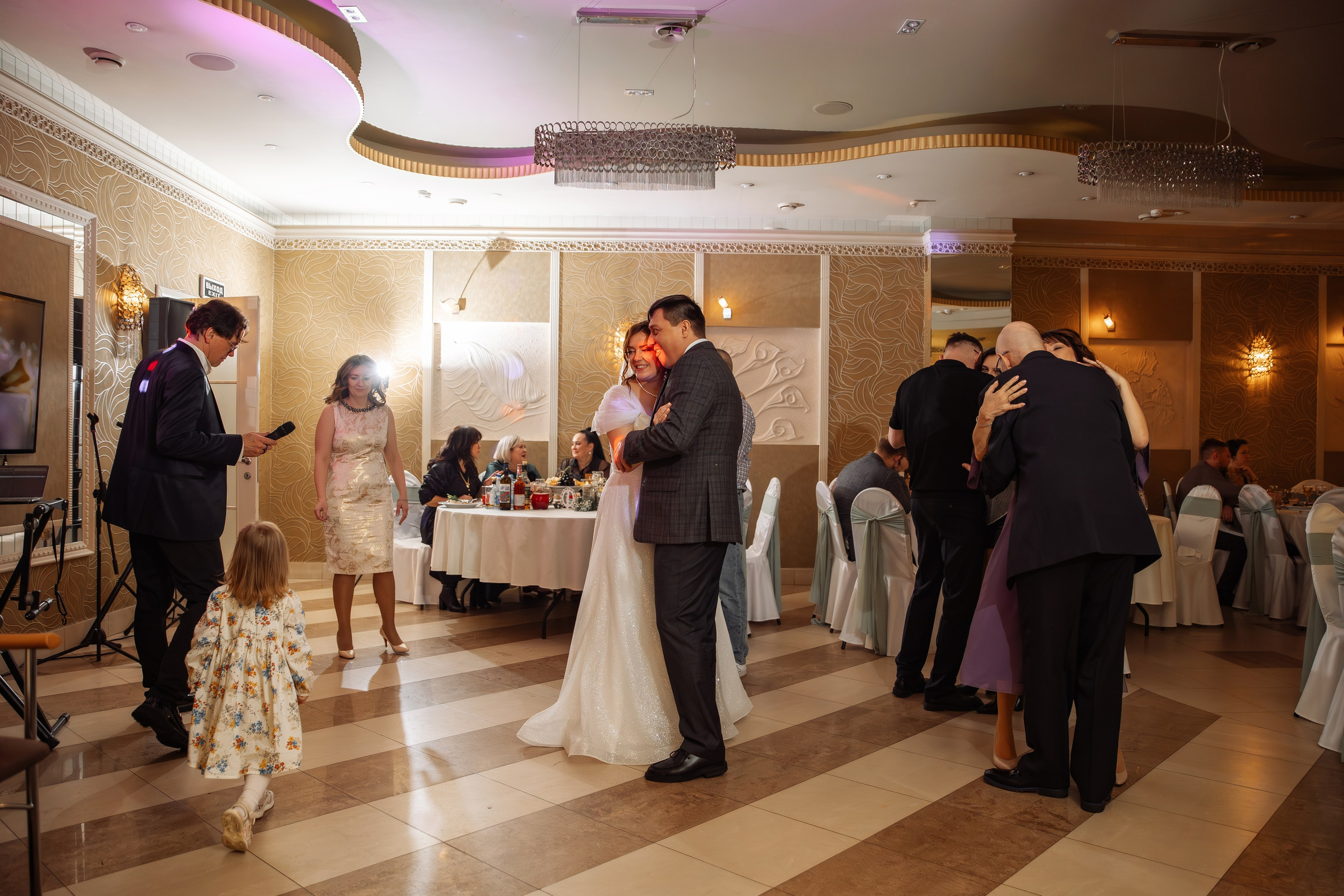 Репортаж Свадебного банкета Юлии и Романа. Семейный и женский фотограф в Москве Надежда Воробьева