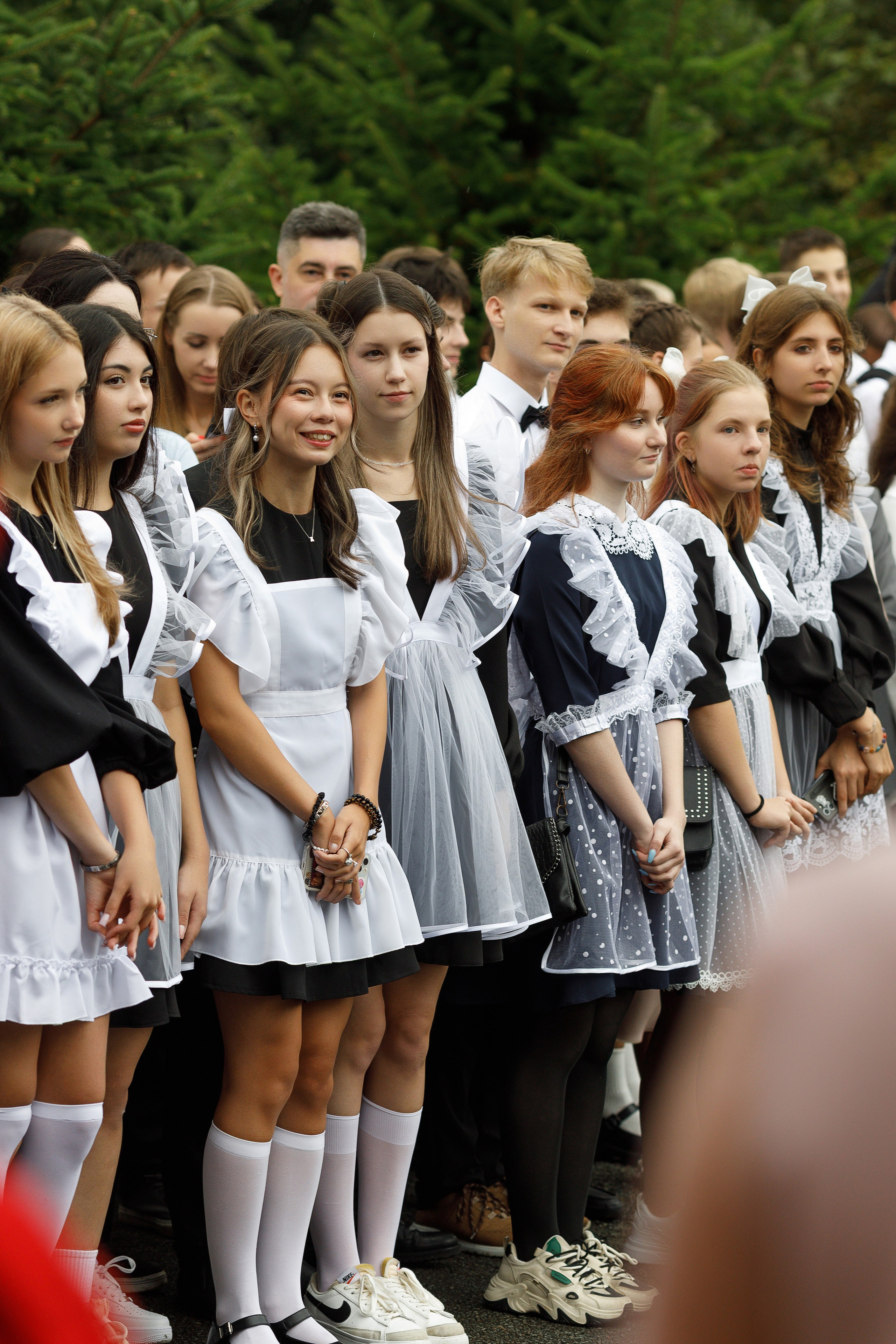 Линейка 11 клас Гимназия Артём. Photoalbum-vl.ru