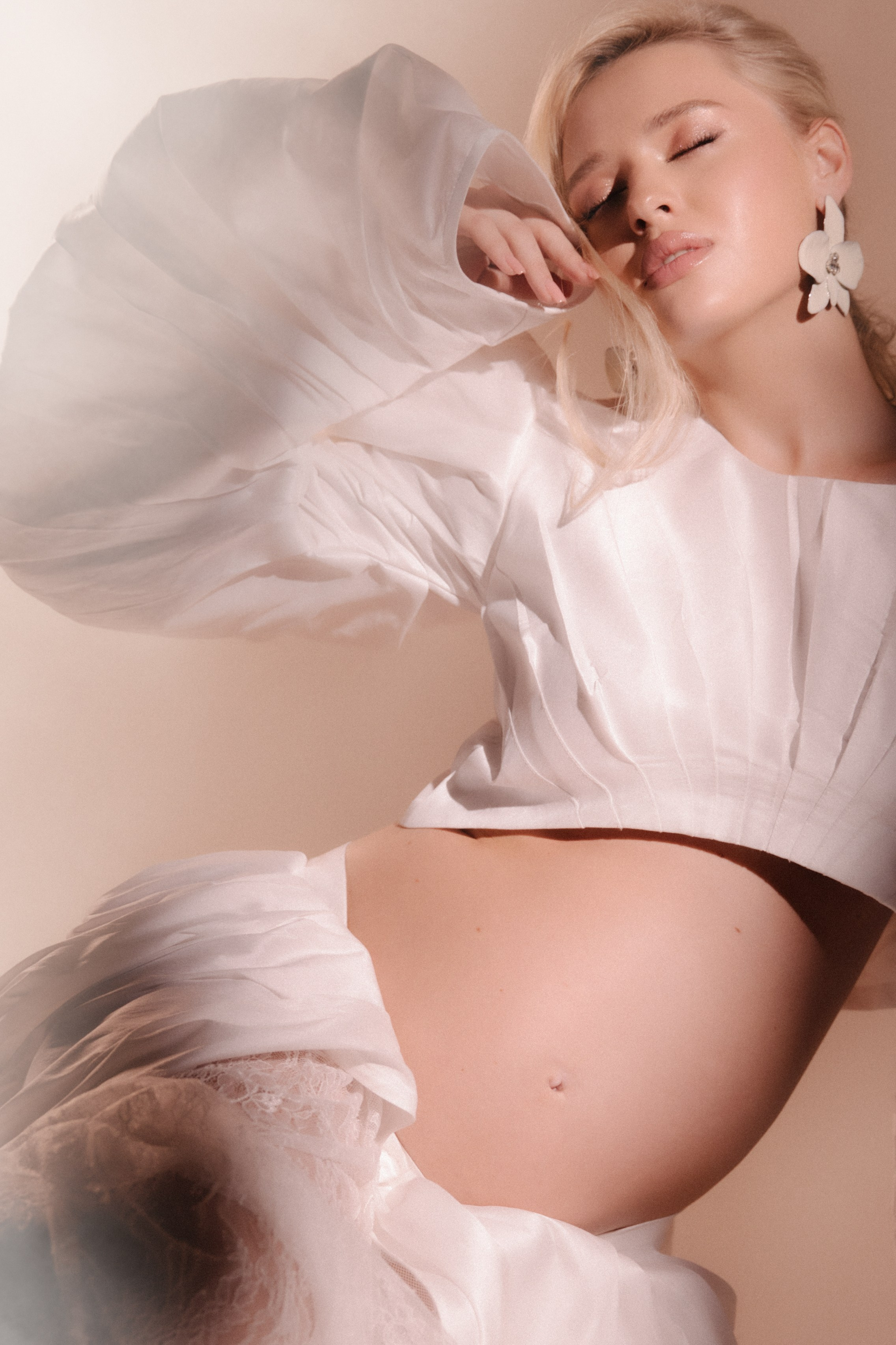 Нежный закат в облаках. Нежная беременность. Фотограф в Москве Ольга Сатони