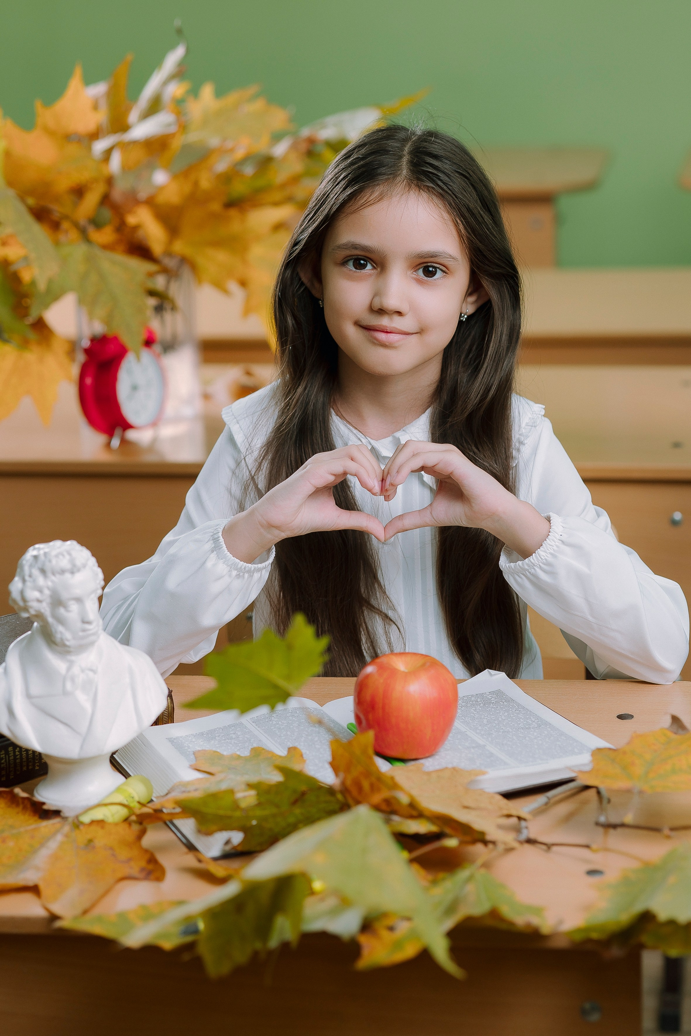 Портреты за партой в классе- Осень. Выпускные альбомы Натальи Бутко: Новороссийск, Анапа, Геленджик