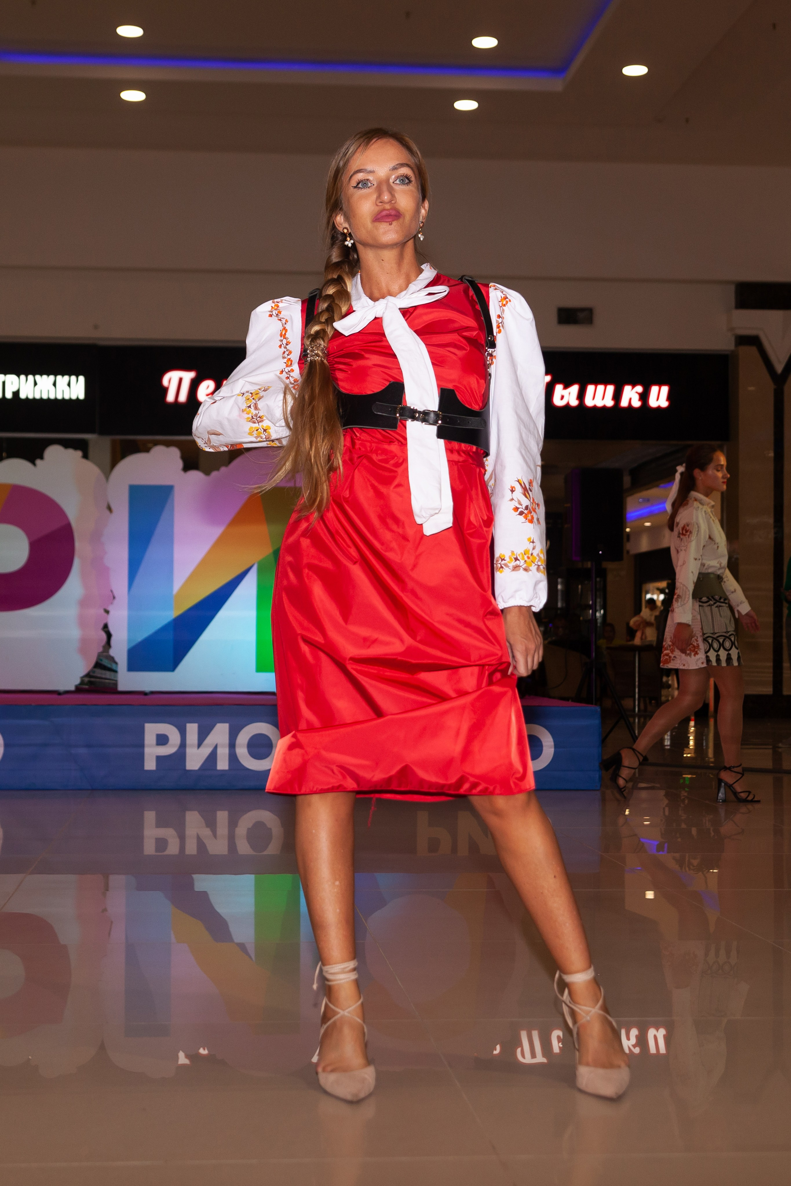 ТЦ РИО. Показ коллекций российских дизайнеров. Портретный фотограф в СПб Ирина Маринина